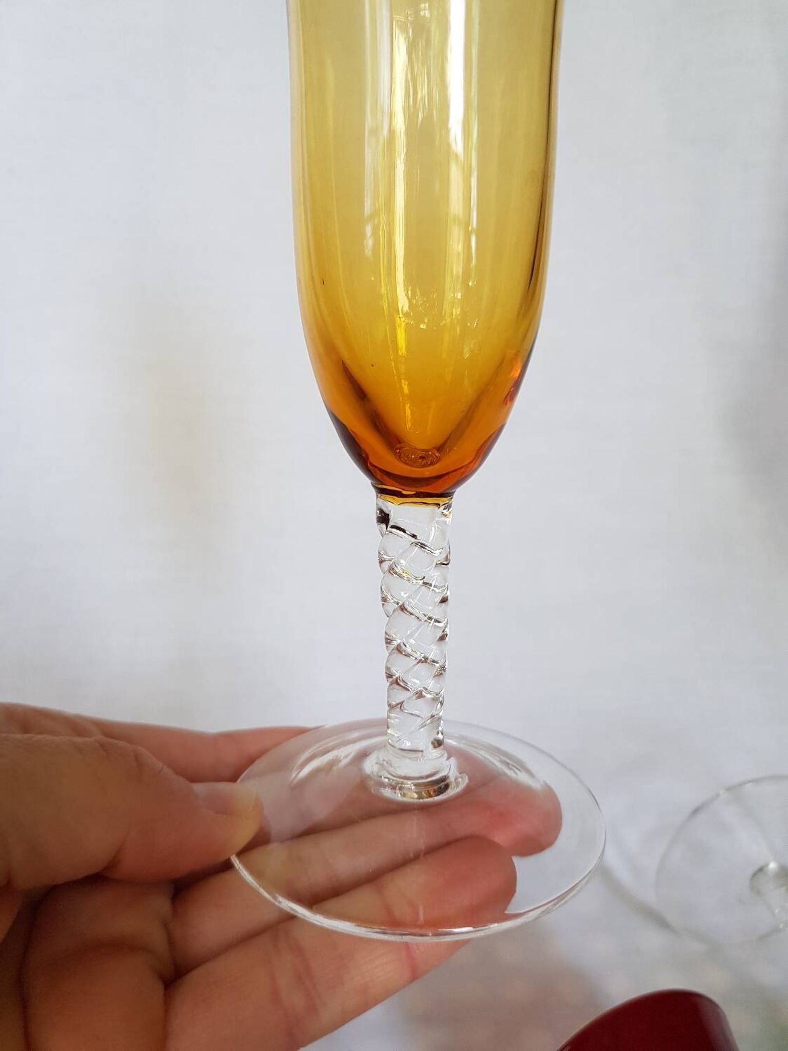 4 multicoloured champagne flutes