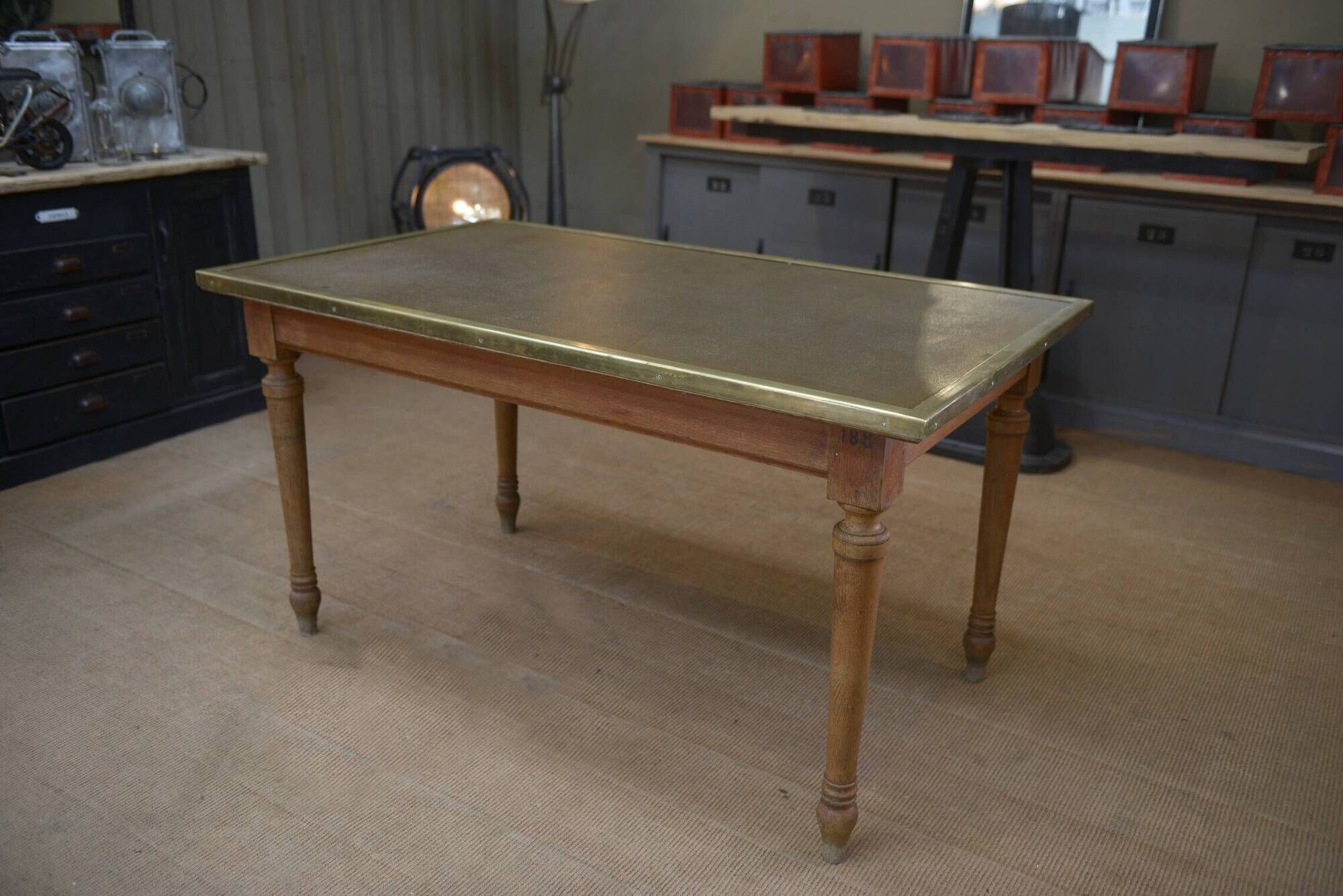 Oak and brass dining table Banque de France 1900