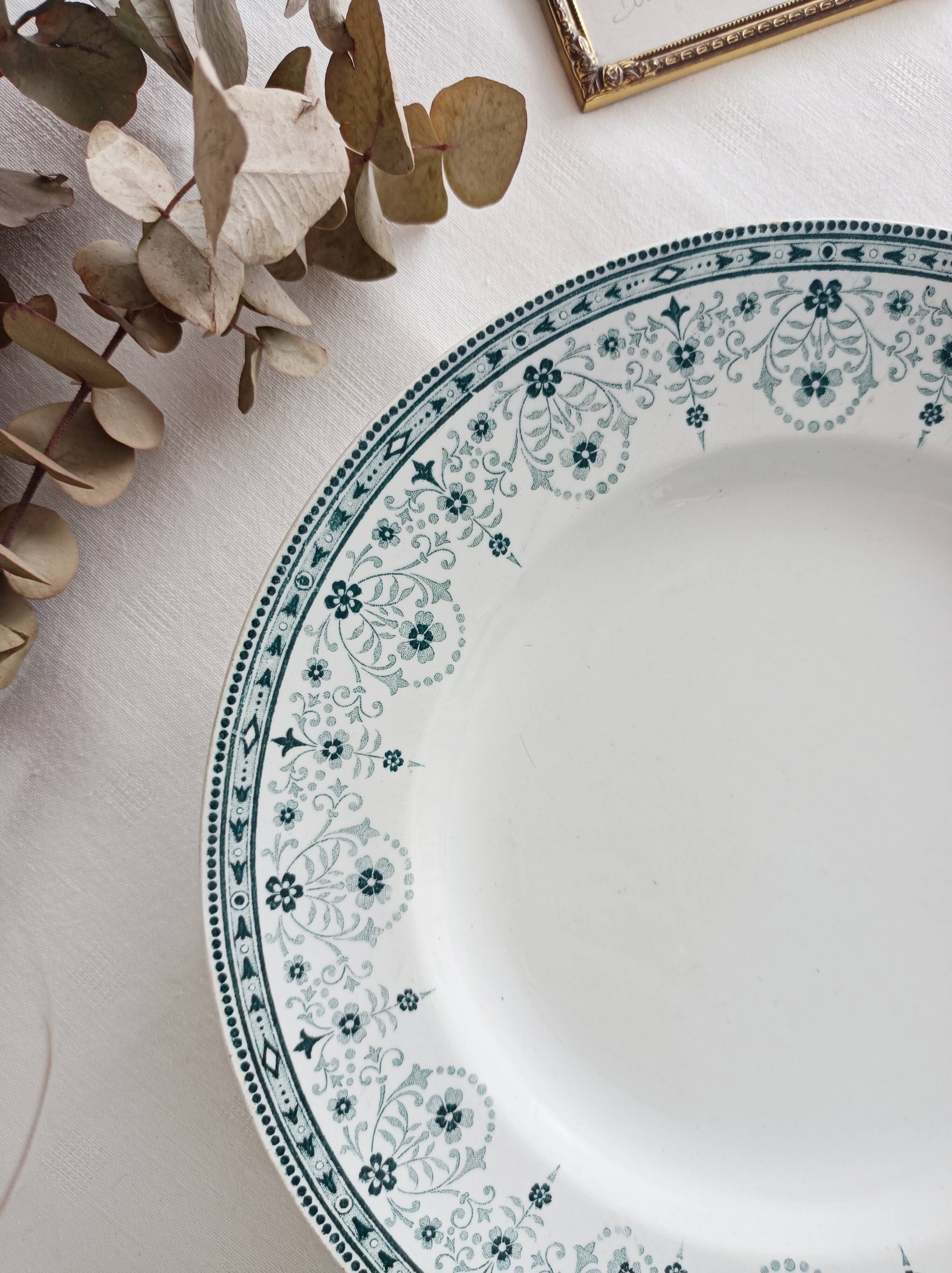 Iron earth mounted plate Moulin des loups and Hamage, Marceau