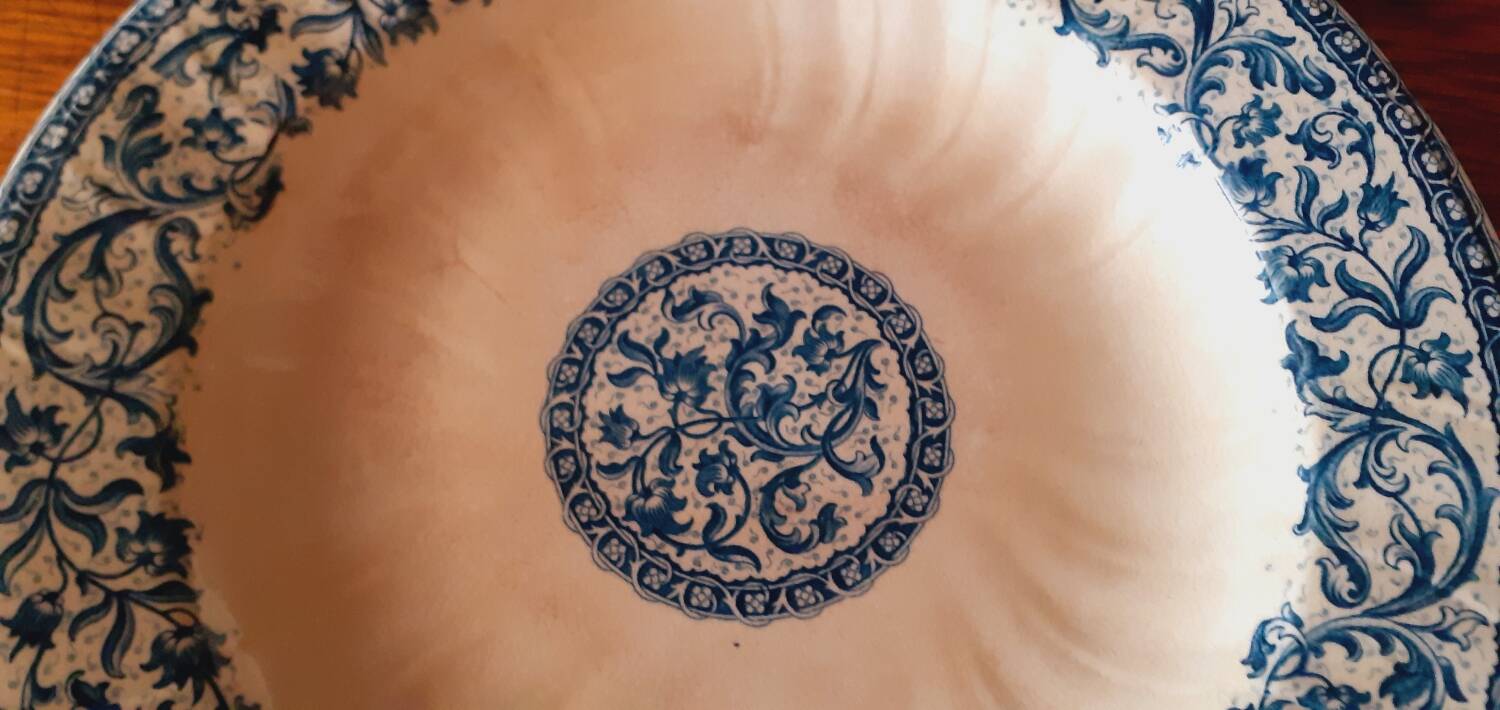 Gien earthenware hollow serving dish circa 1880