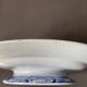 Assiette sur piédouche en faïence bleue et blanche Creil & Montereau, service "Japon", XIXème siècle