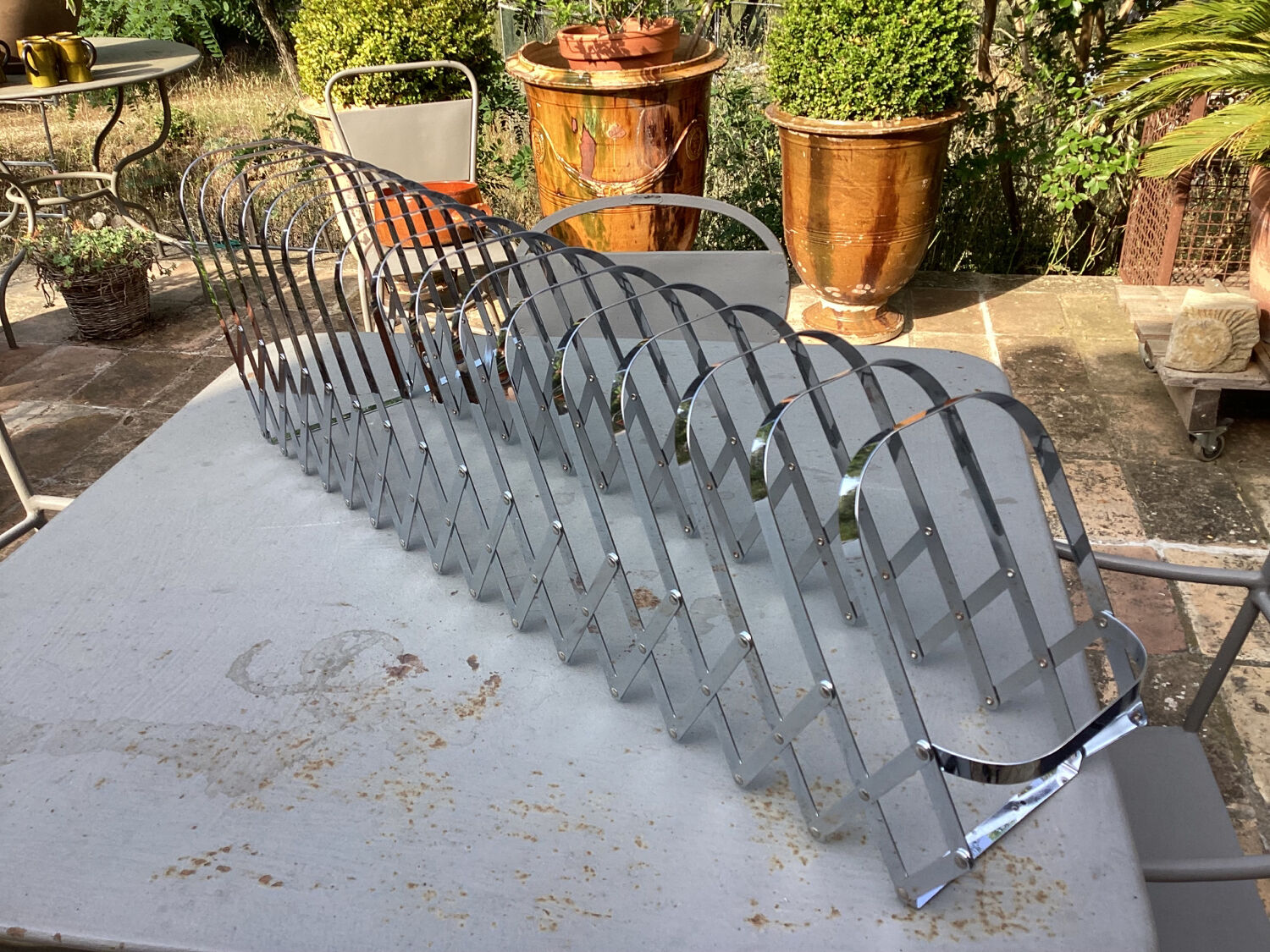 Vintage Luther Evans magazine rack