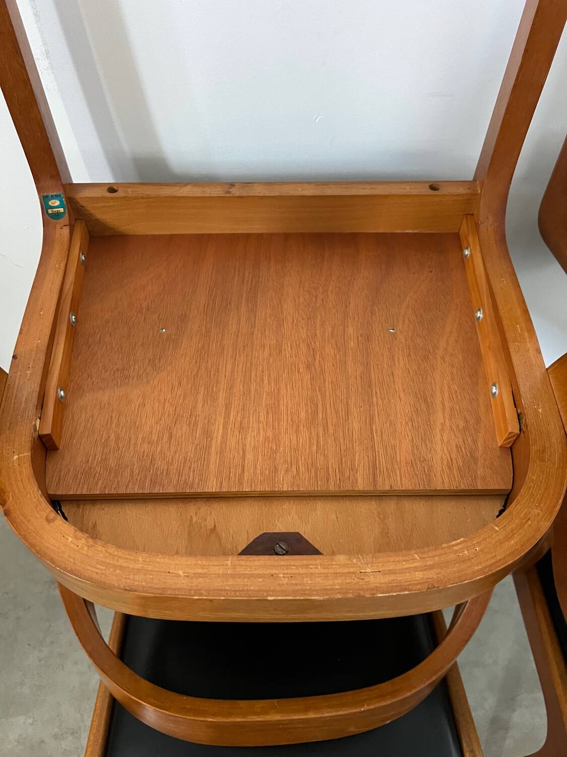 Lot 4 chairs in curved wood and leather design Baumann gondola model 60s vintage