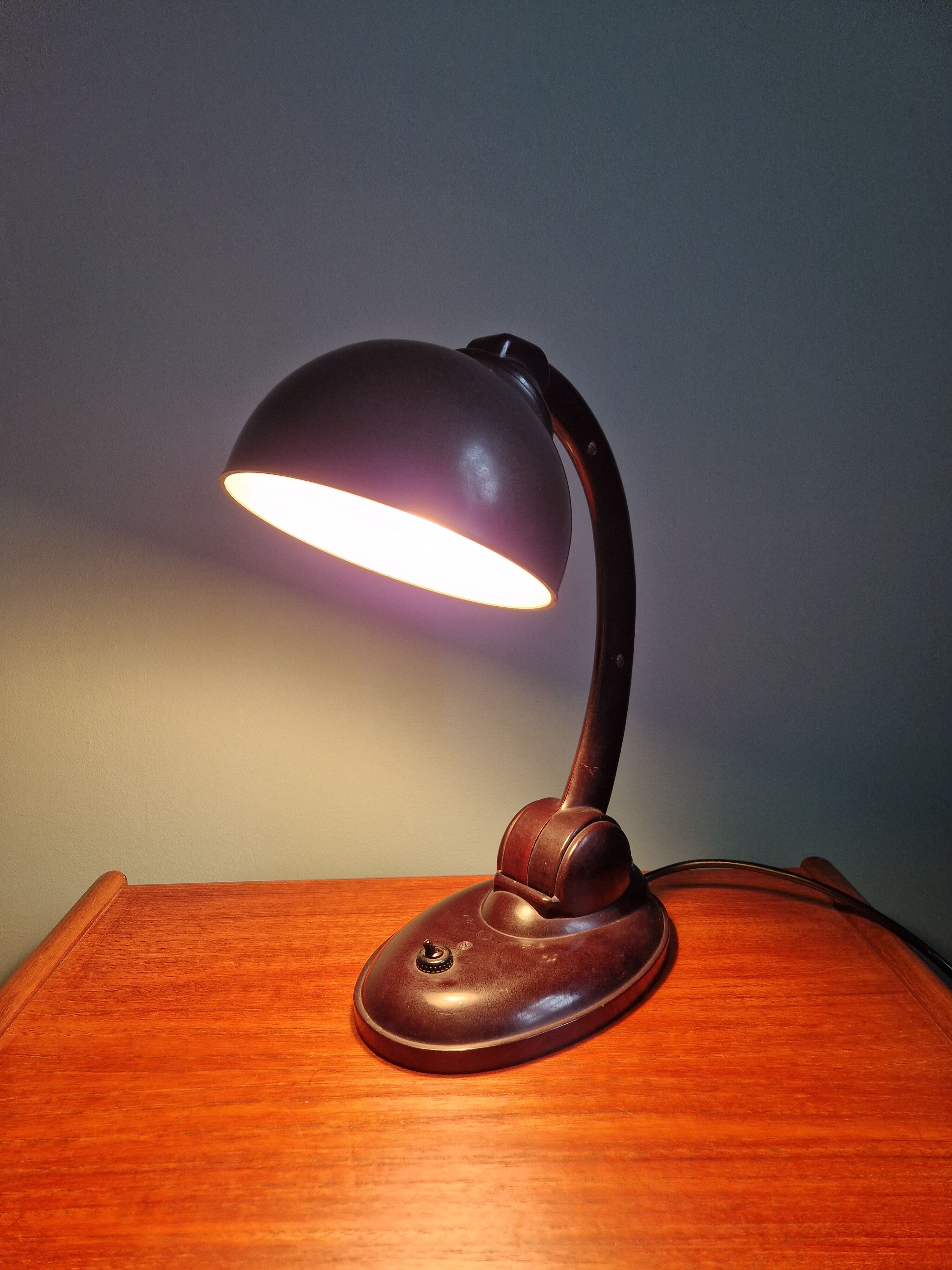 Brown Bakelite desk lamp, Eric Kirkman Cole, 1930s