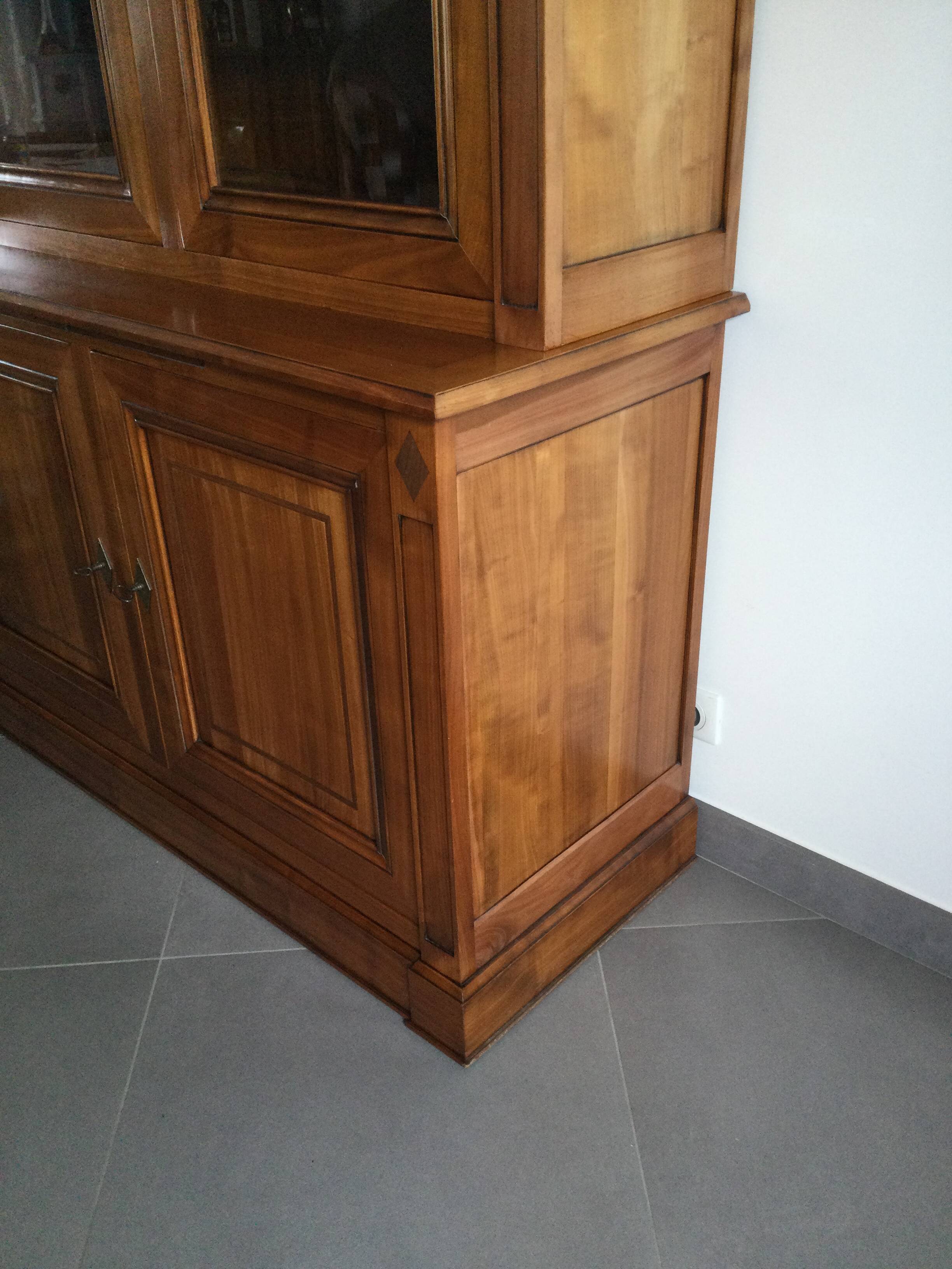 Louis Philippe display cabinet in cherry wood