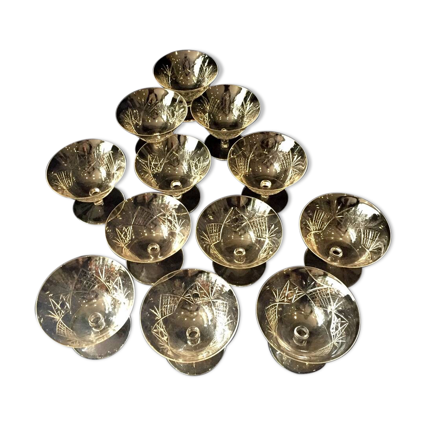 Set of 11 champagne cups in st-louis-cut crystal tabletop art