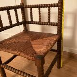 Chaise ancienne d'angle en bois de chêne, assise en cannage
