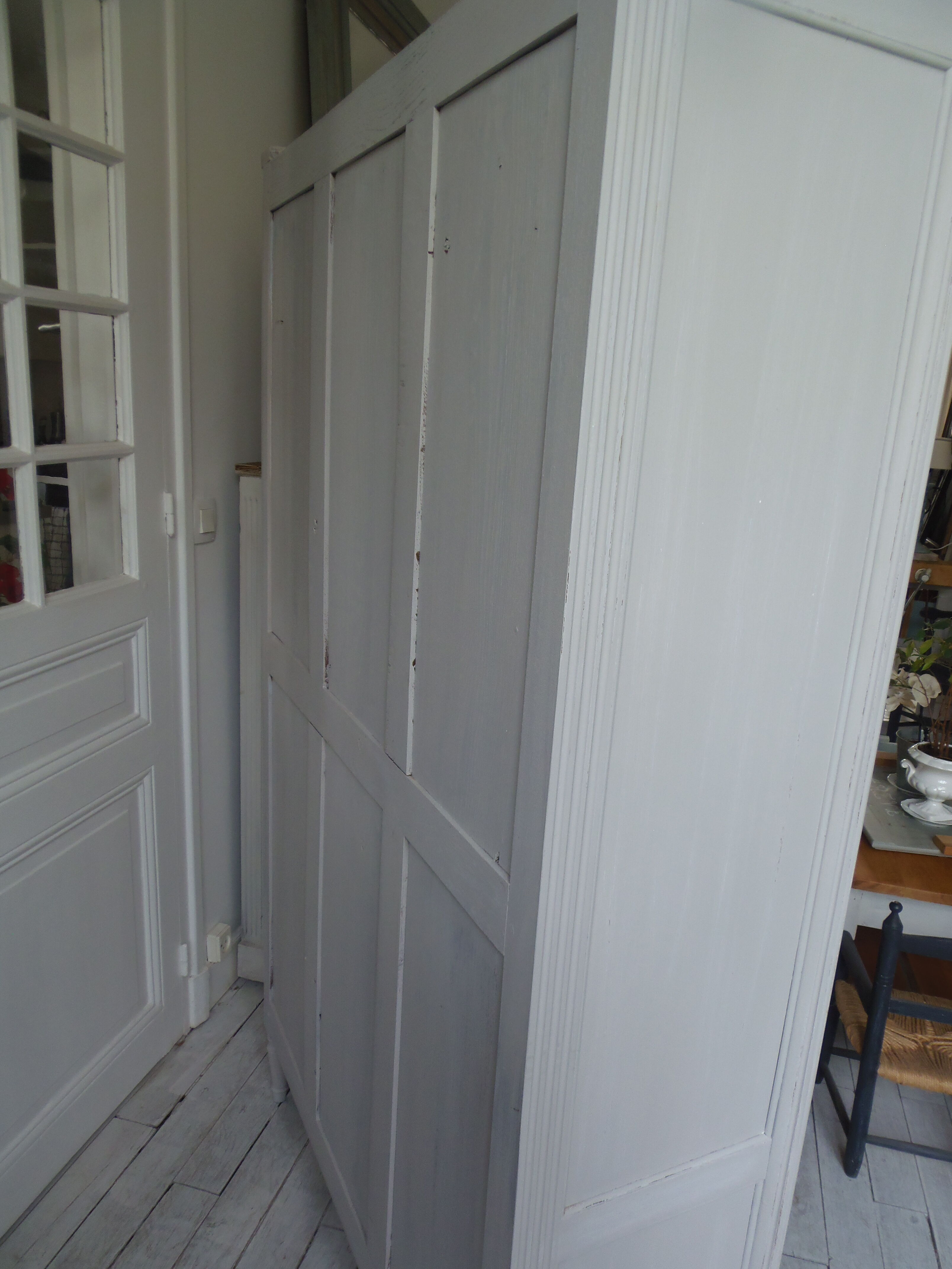 Showcase, old weathered vessel pearl gray, 2 glass doors.