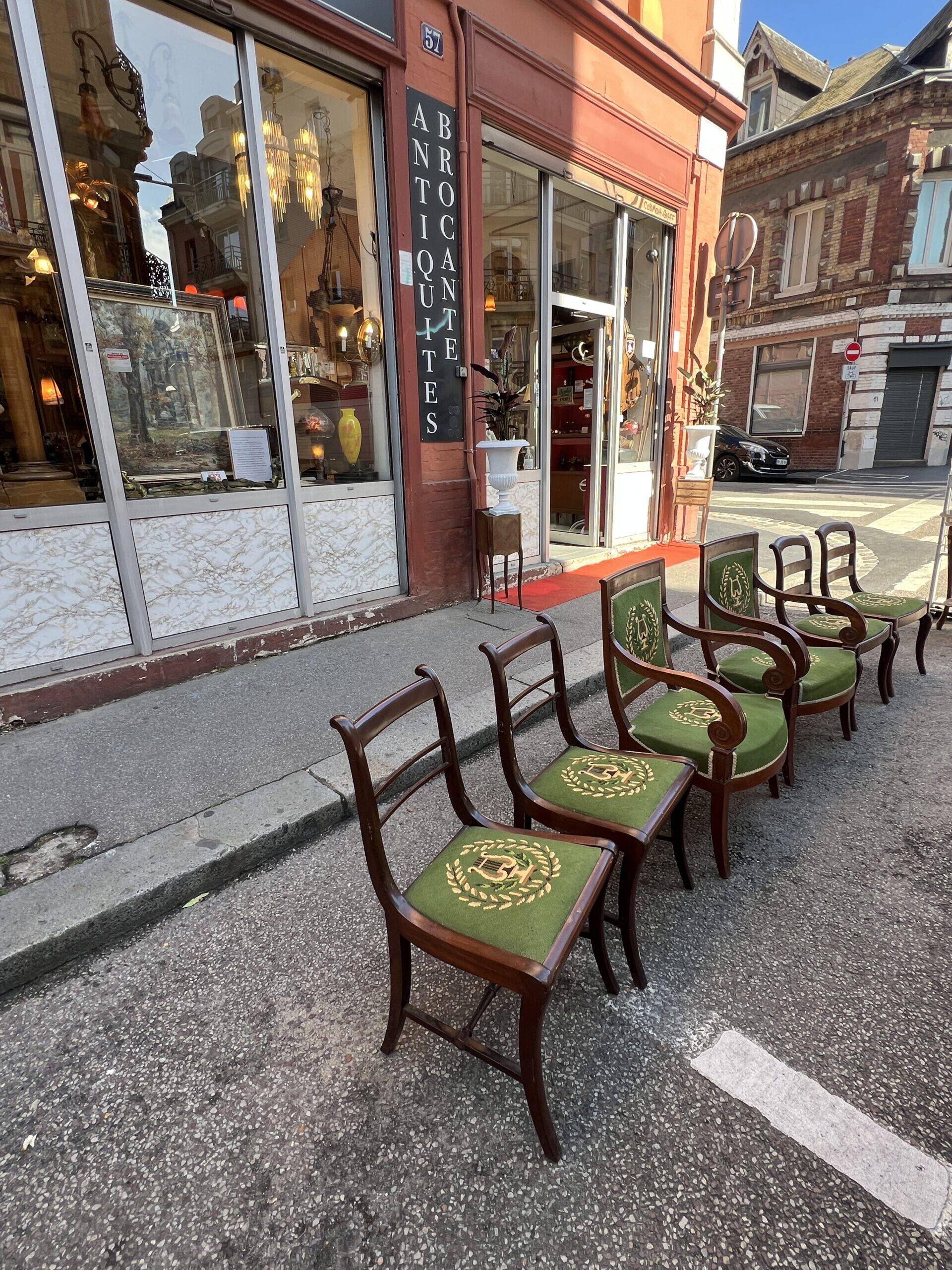 5-room living room from the 19th century Restoration period in mahogany