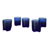 Lors de 5 petits verres en cristal bleu