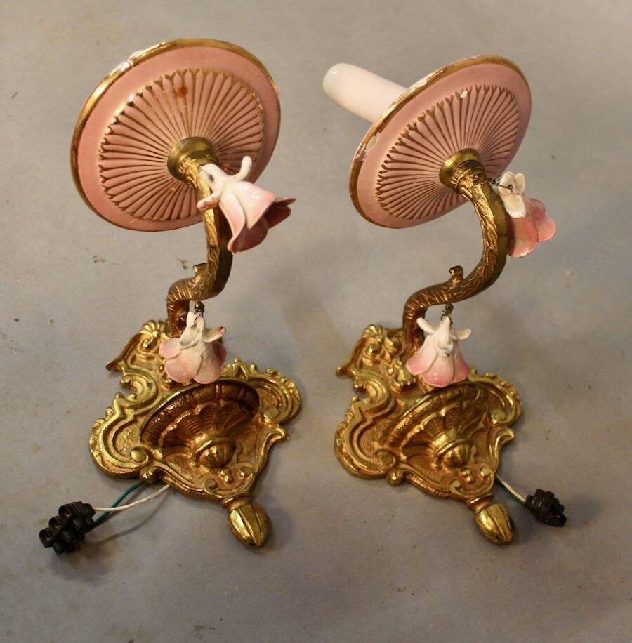 Small Italian Bronze Chandelier with Porcelain Flowers and its 2 Wall Sconces