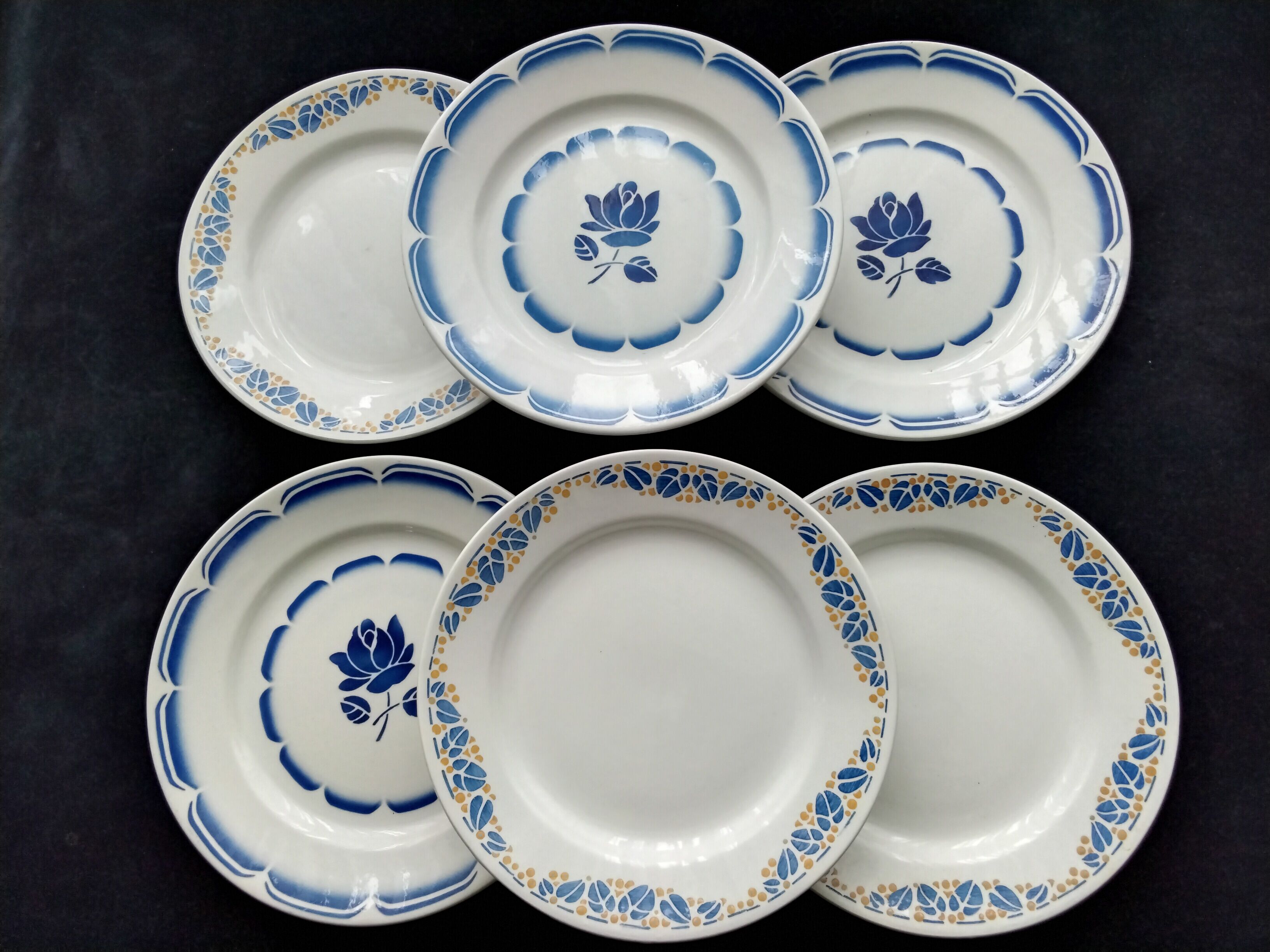 Set of 6 mismatched flat plates HBCM and Badonviller