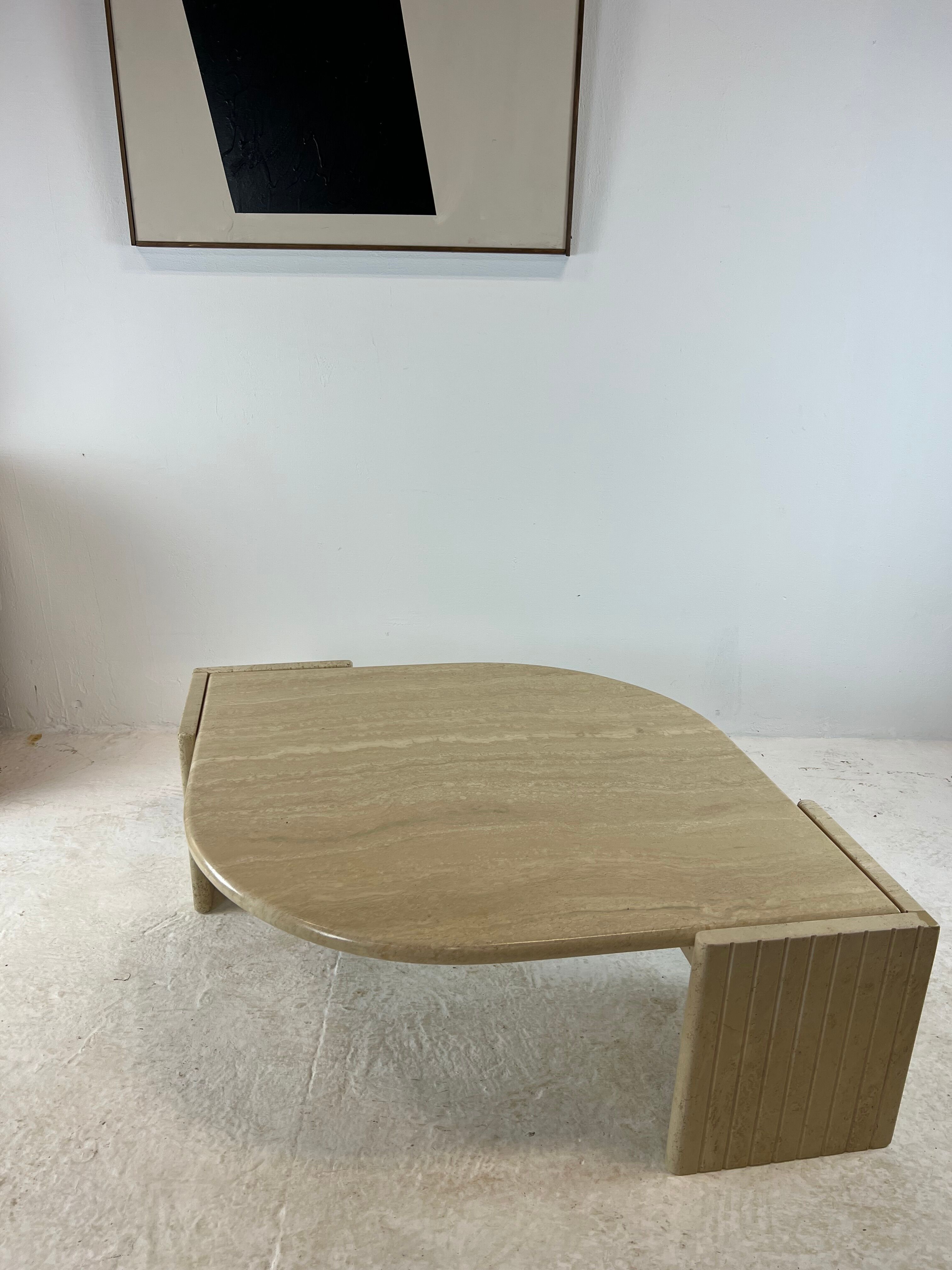 Coffee table Roche Bobois "eye" in travertine, 1970