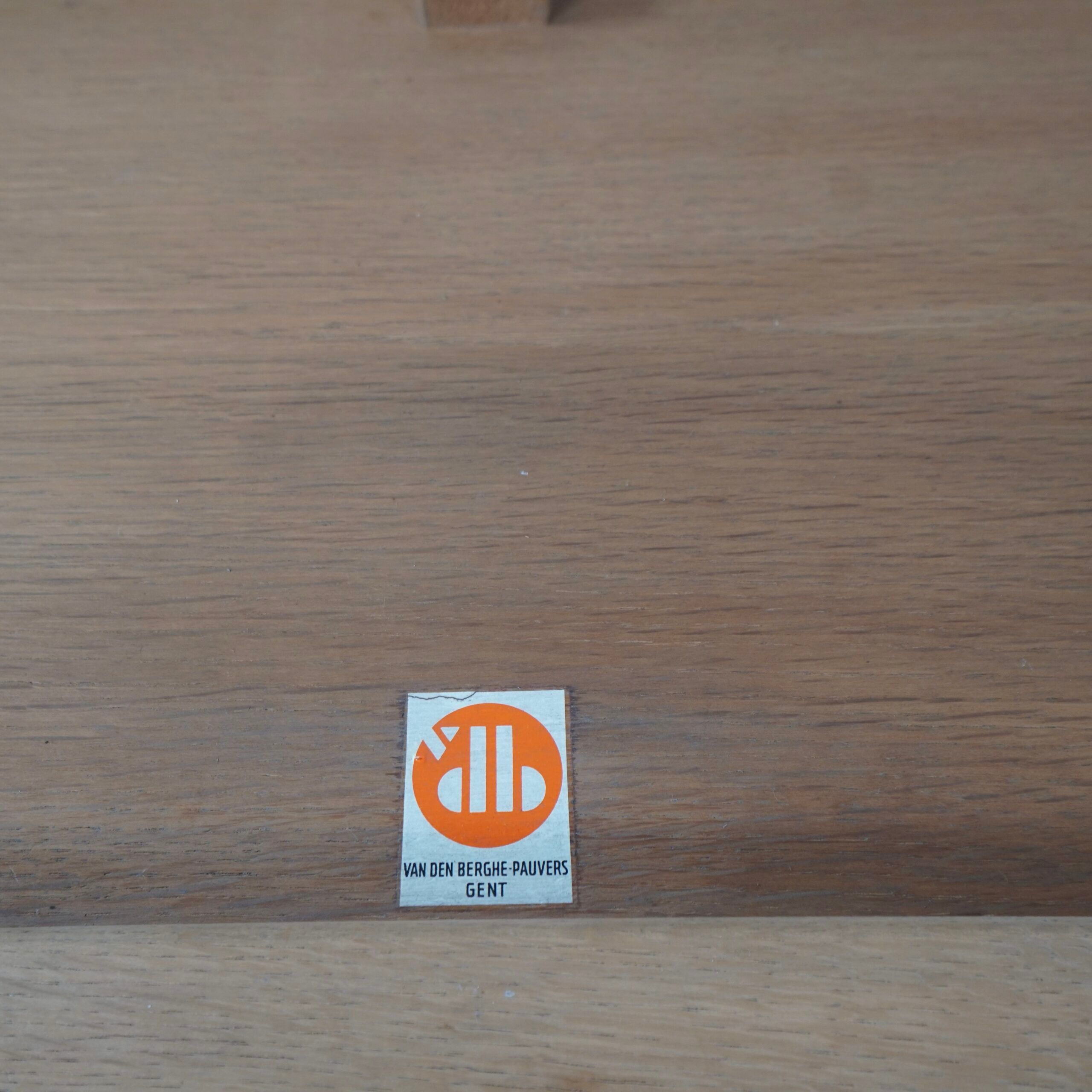 Adjustable dining set in oak and leather chairs by Van Den Berghe Pauvers