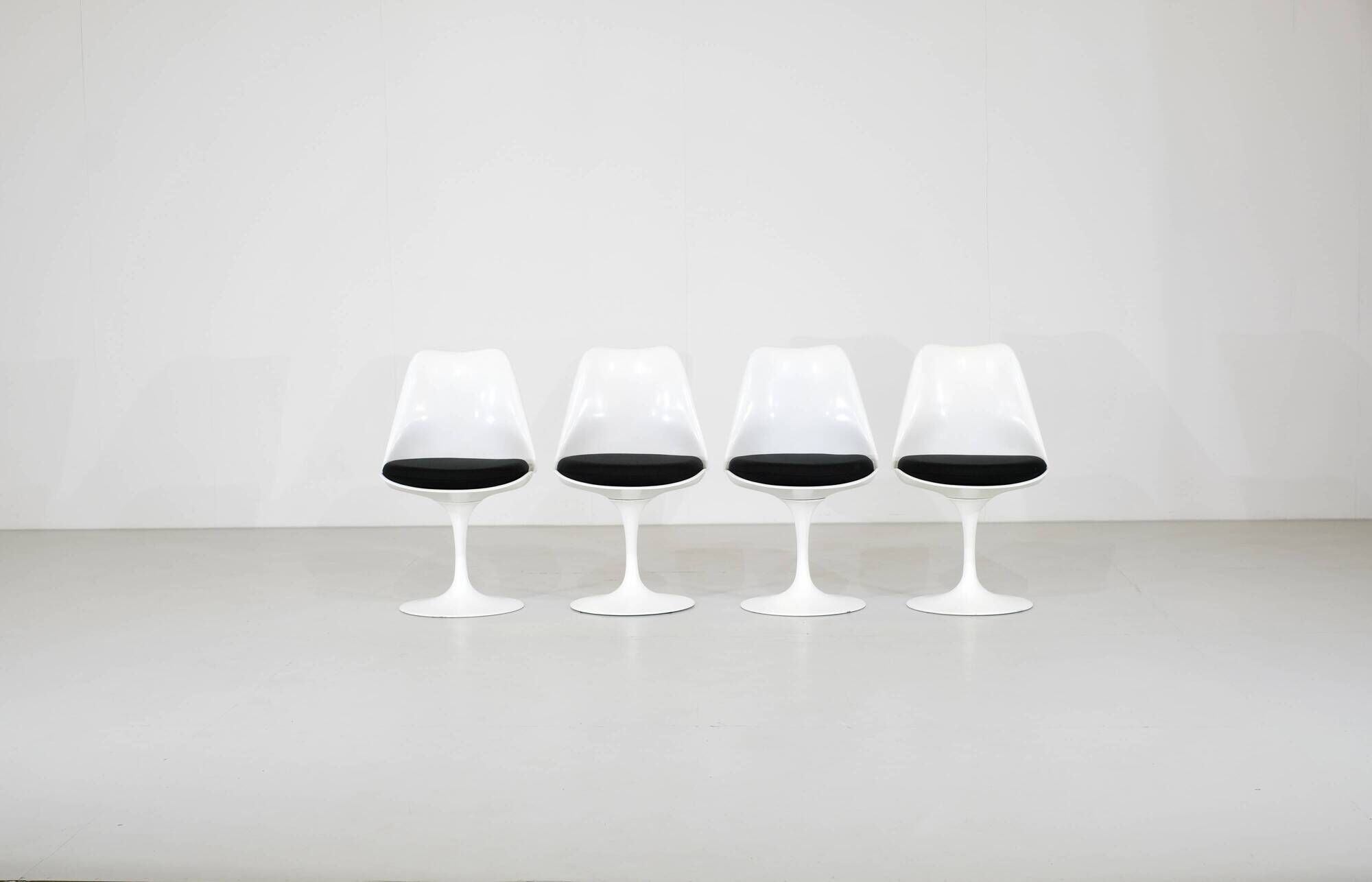 Set of 4 Tulip swivel chairs by Eero Saarinen for Knoll - 1960s