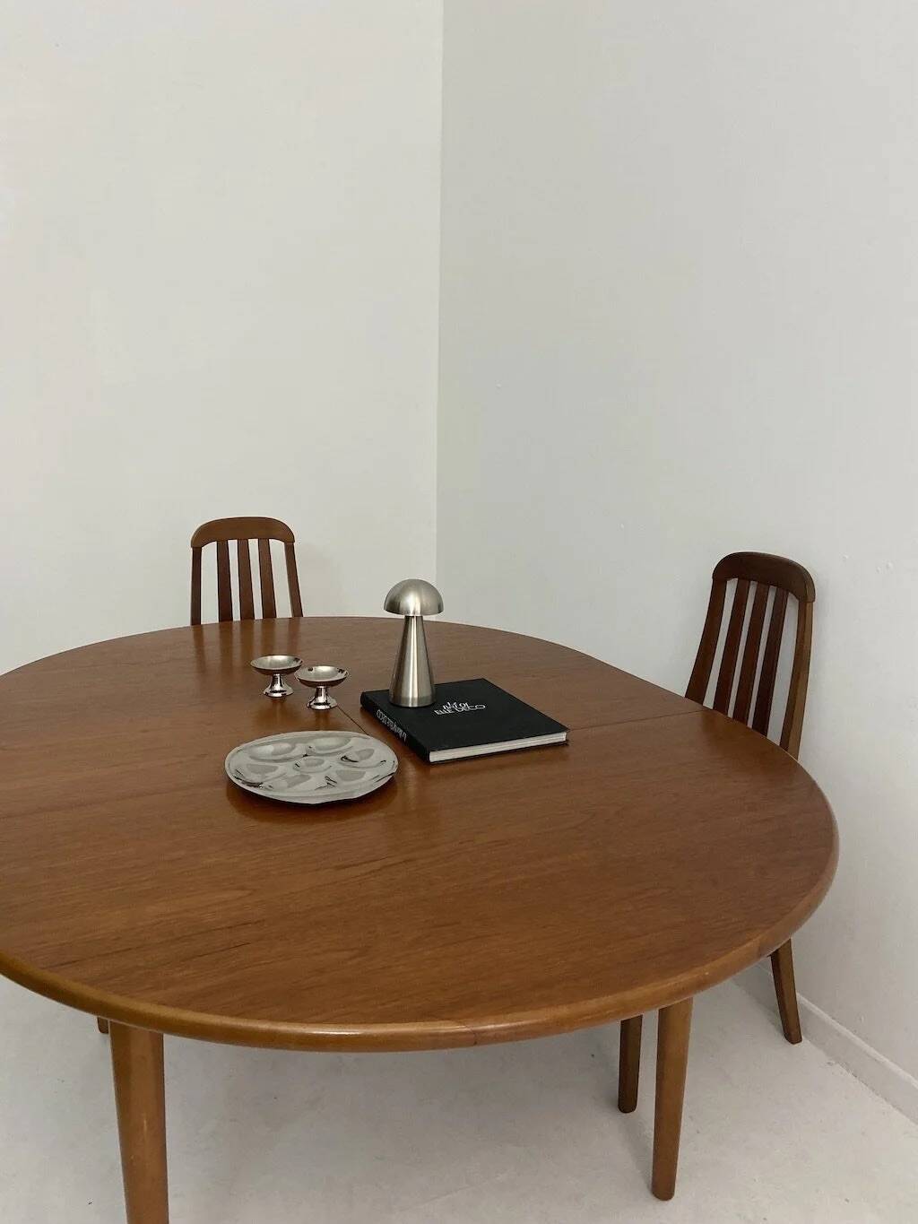 Vintage extendable table by Jentique