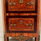 Elégant chiffonnier de style Louis XVI fin XIXe