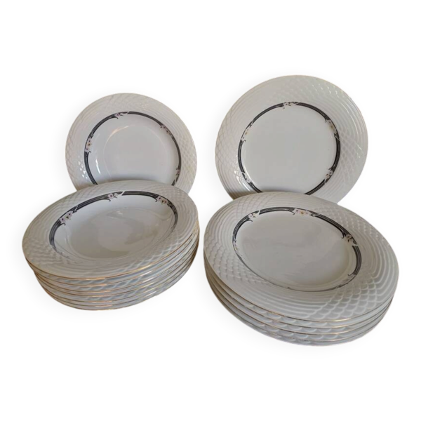 Suite de 14 pièces en porcelaine fine - China Pearl ''Alexandrite