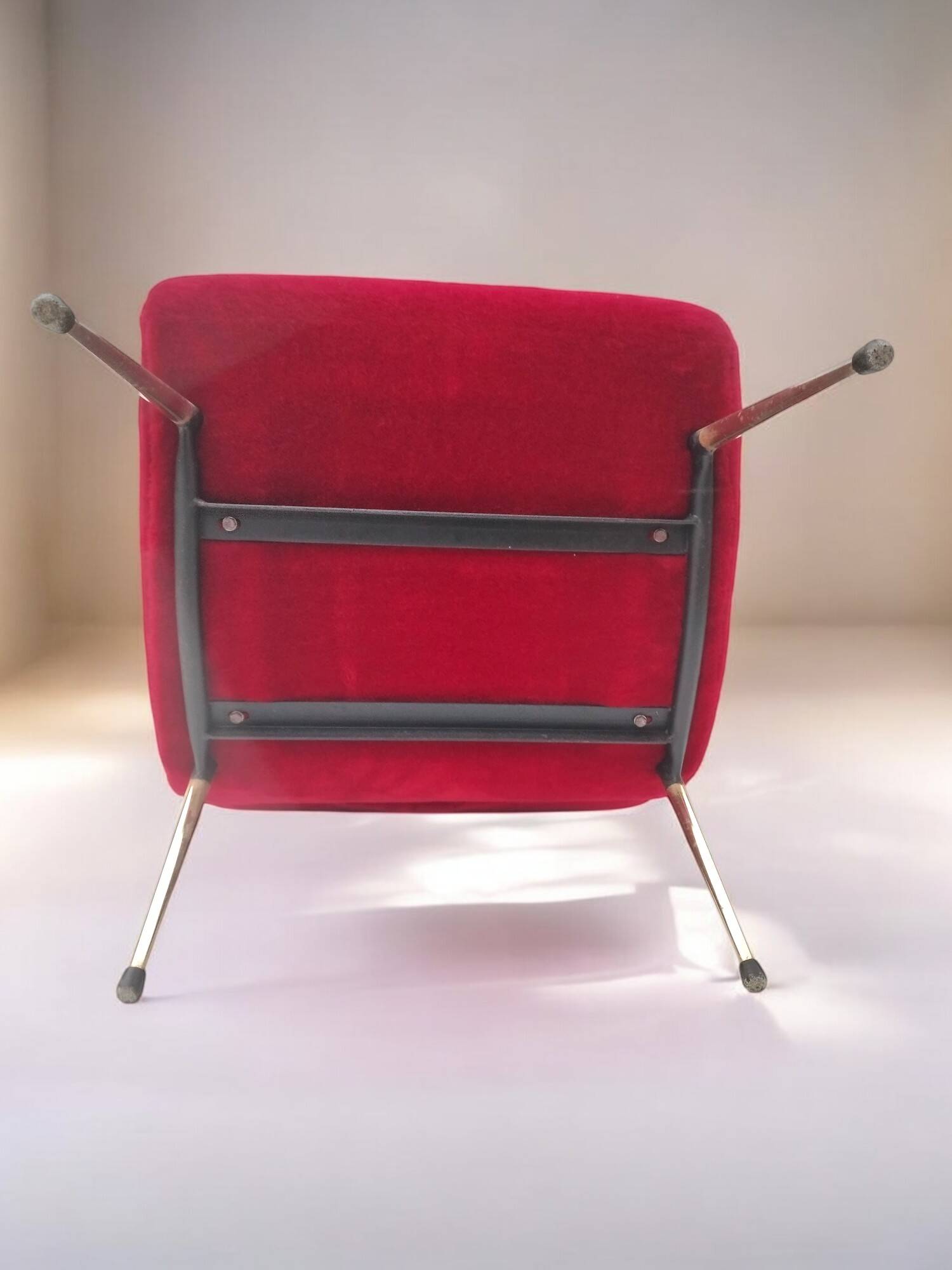 Vintage "Kiss" raspberry armchair