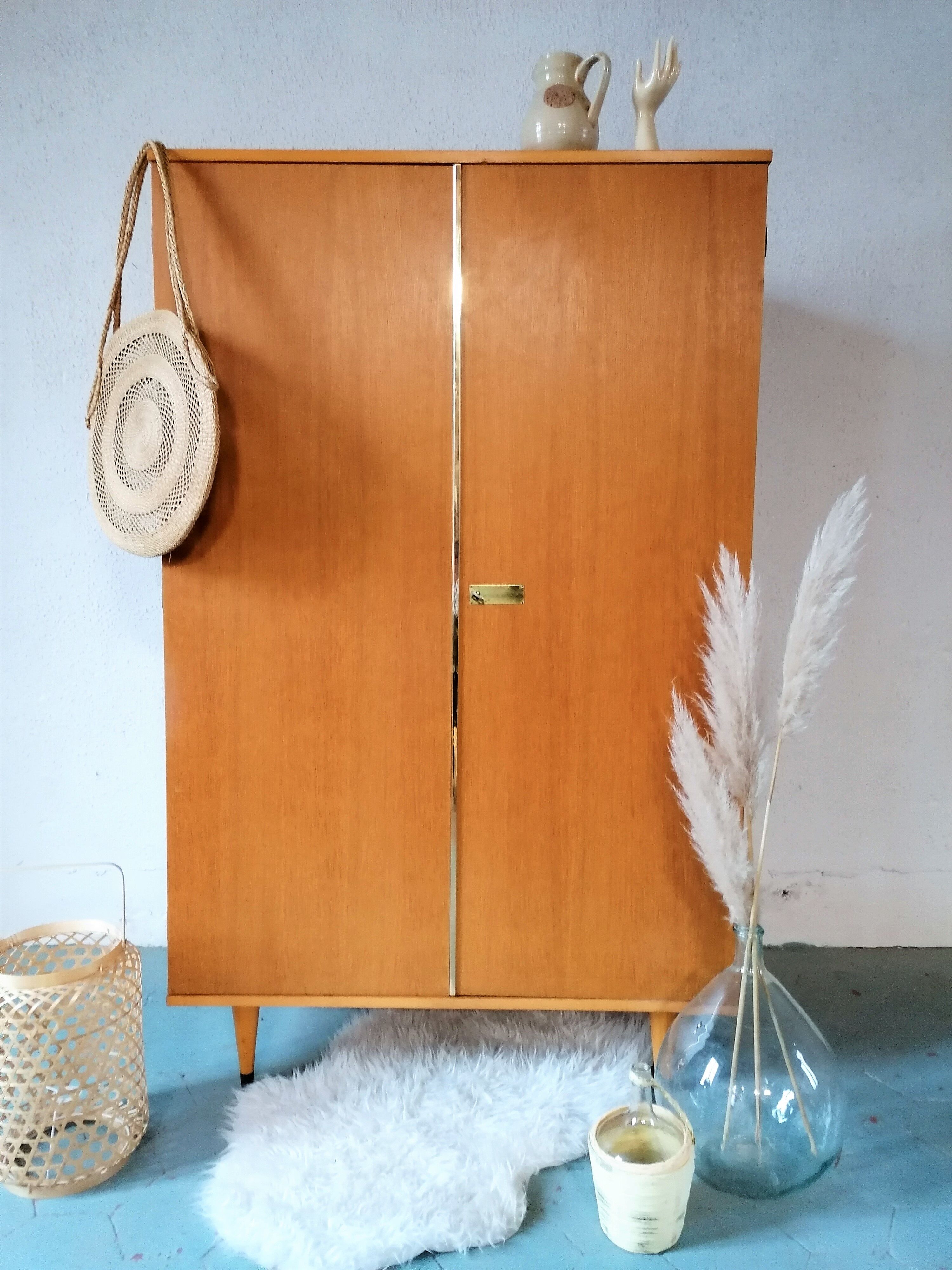 Armoire vintage