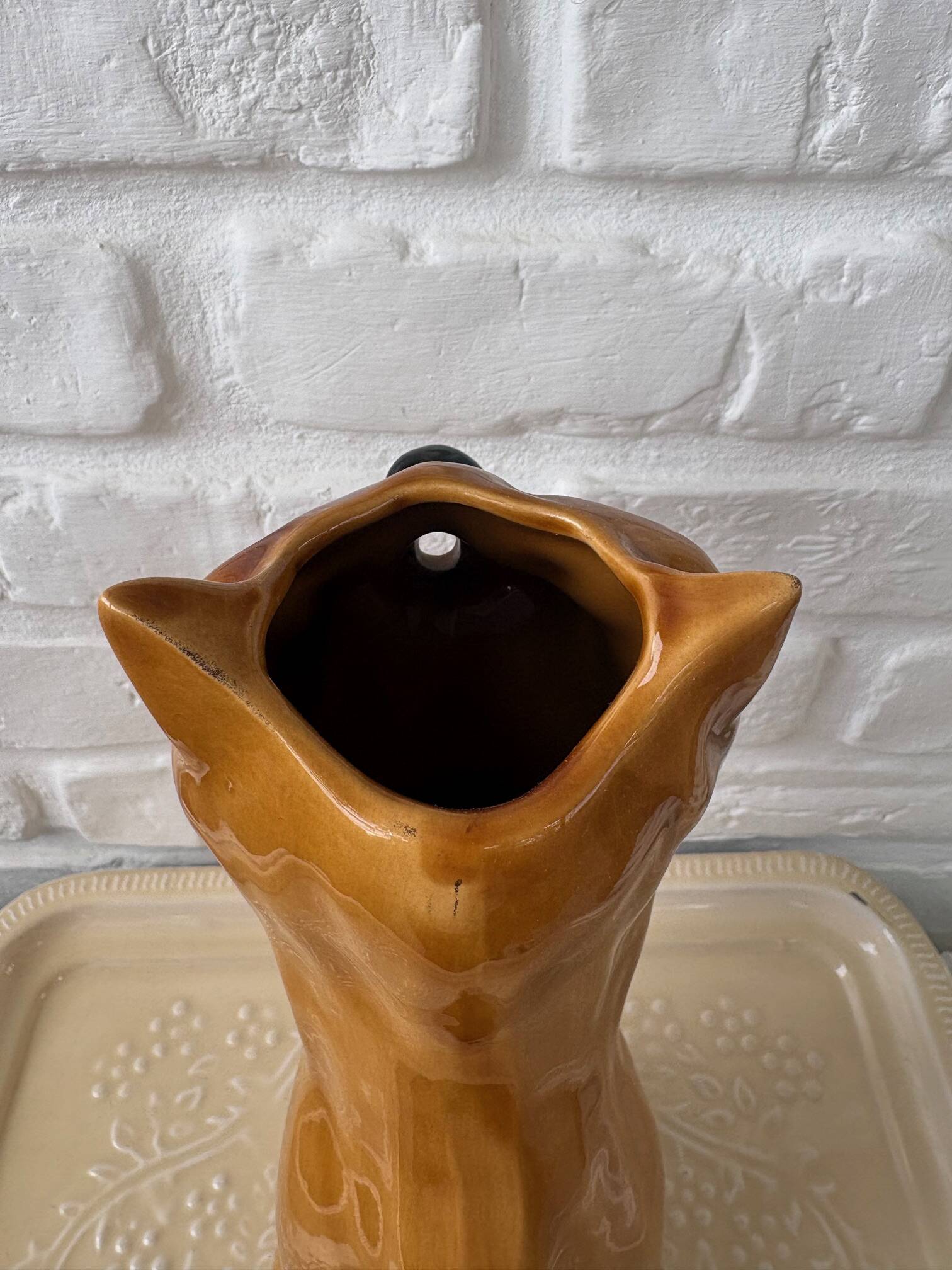 Pichet Barbotine Dog Mill of the Wolves Orchies