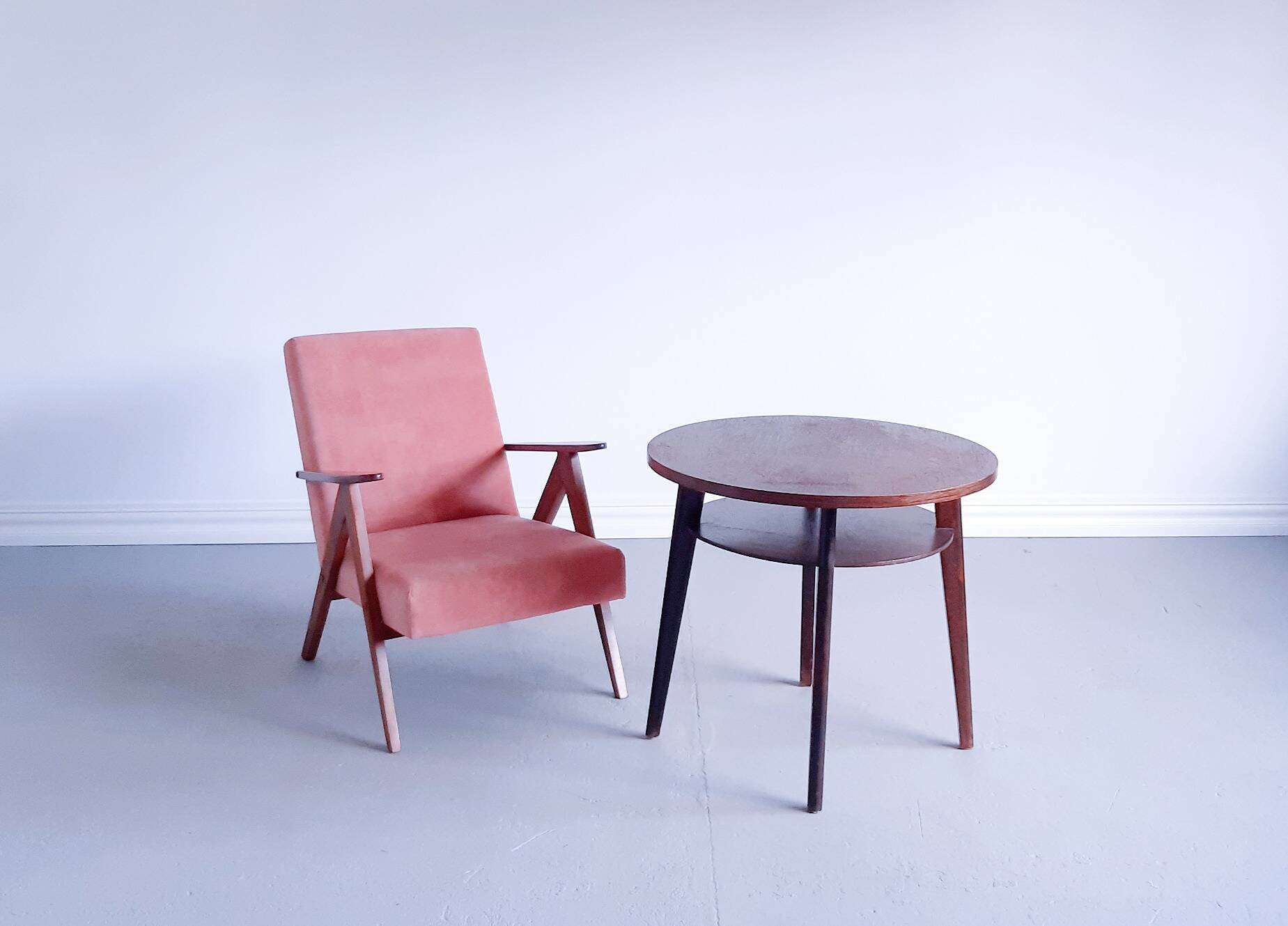 Mid Century Easy Chair Model B 310 Var in Coral Velvet