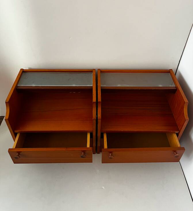Paire de tables de chevet en teck