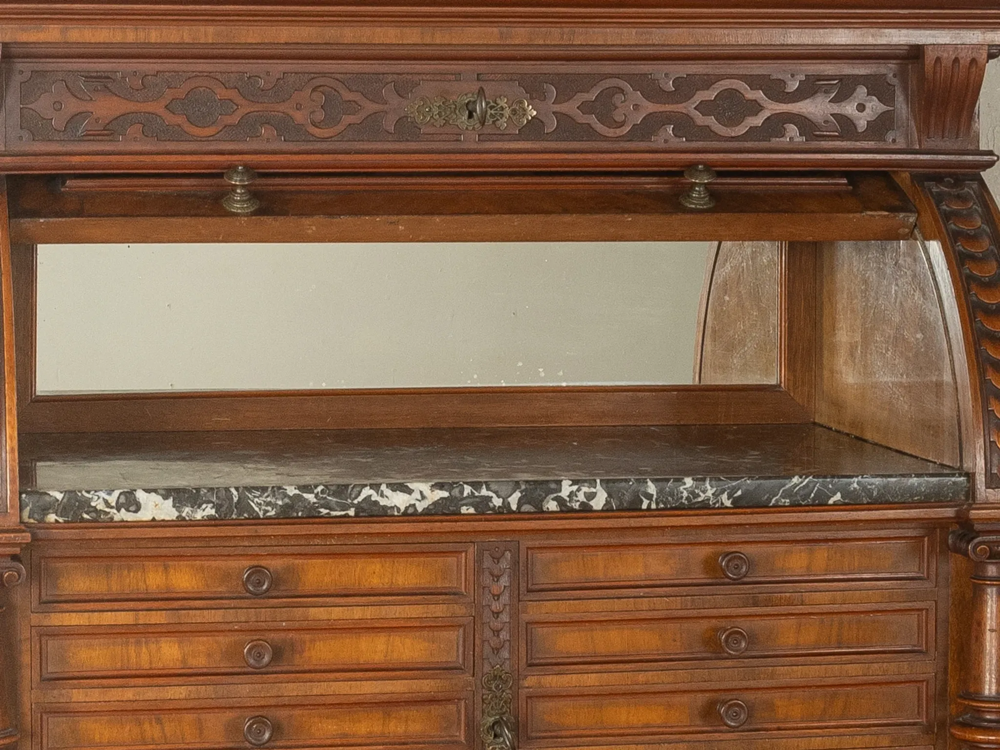 Cabinet de dentiste historique élaboré dans le style néo-renaissance