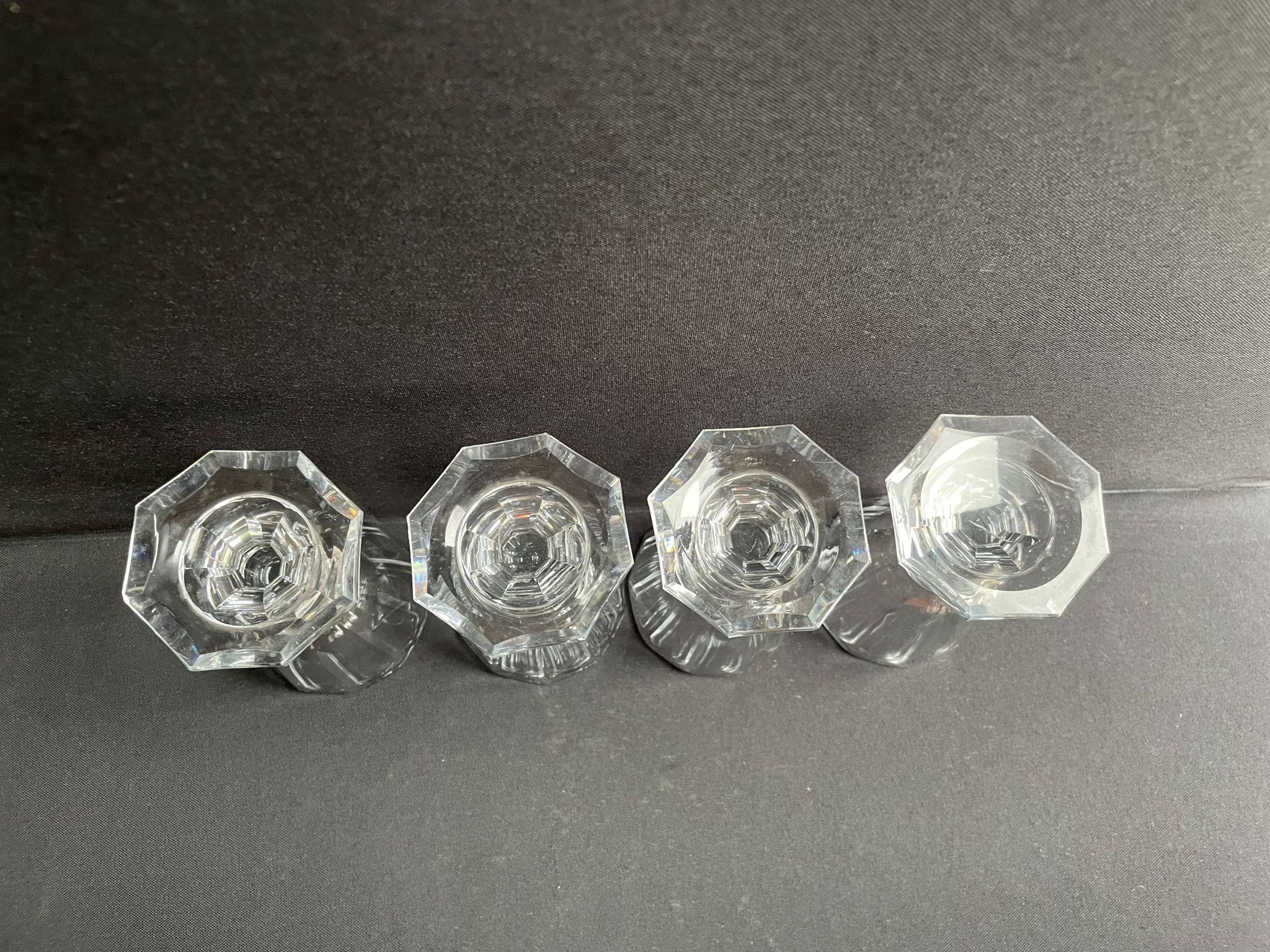4 Verres à vin – Cristal fort taillé