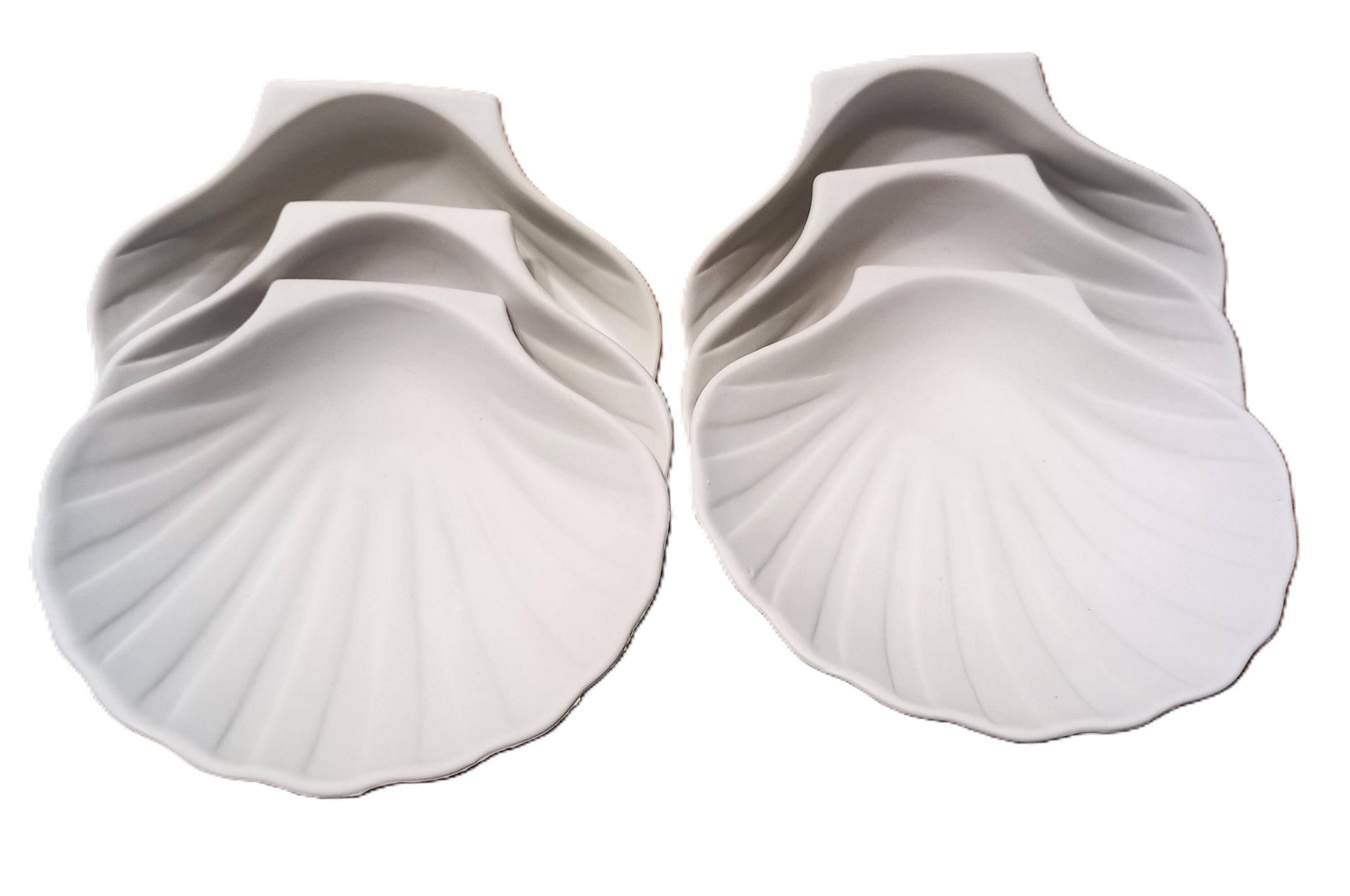 Set of 6 porcelain scallop shells for the oven