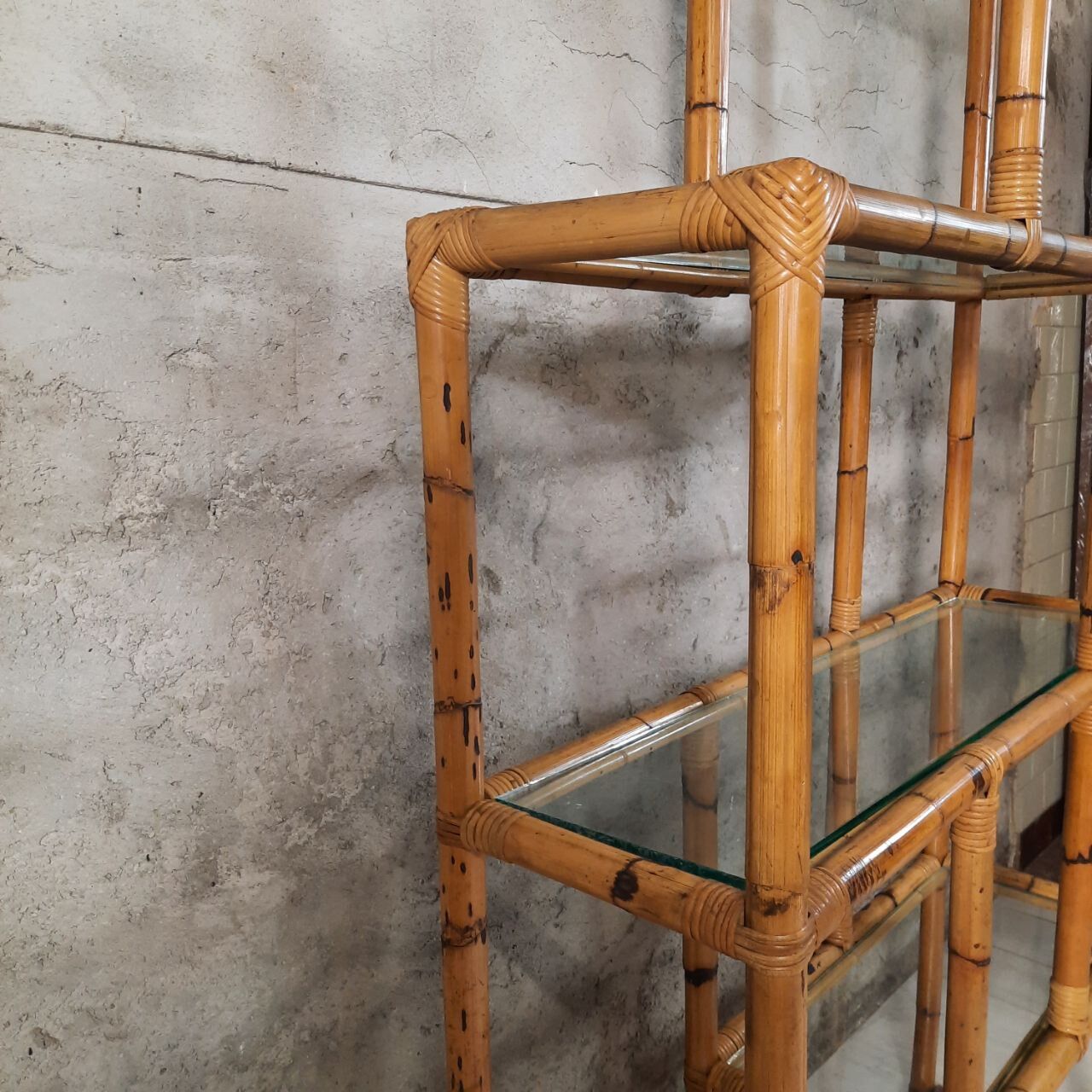 Bibliothèque étagère en bambou vintage