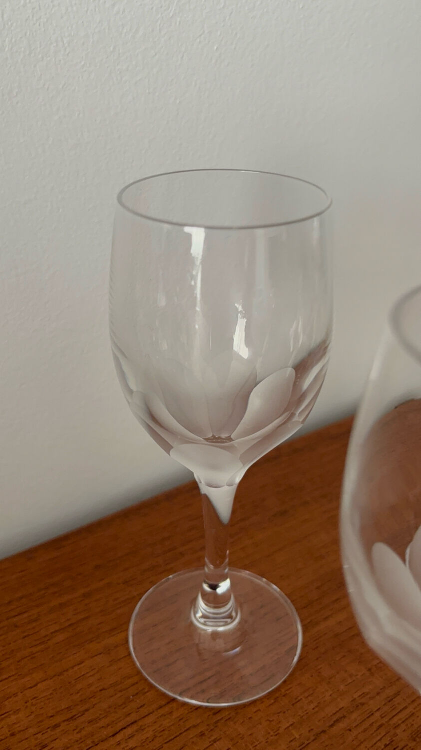 Set of engraved crystal white wine glasses – Elegant vintage glasses