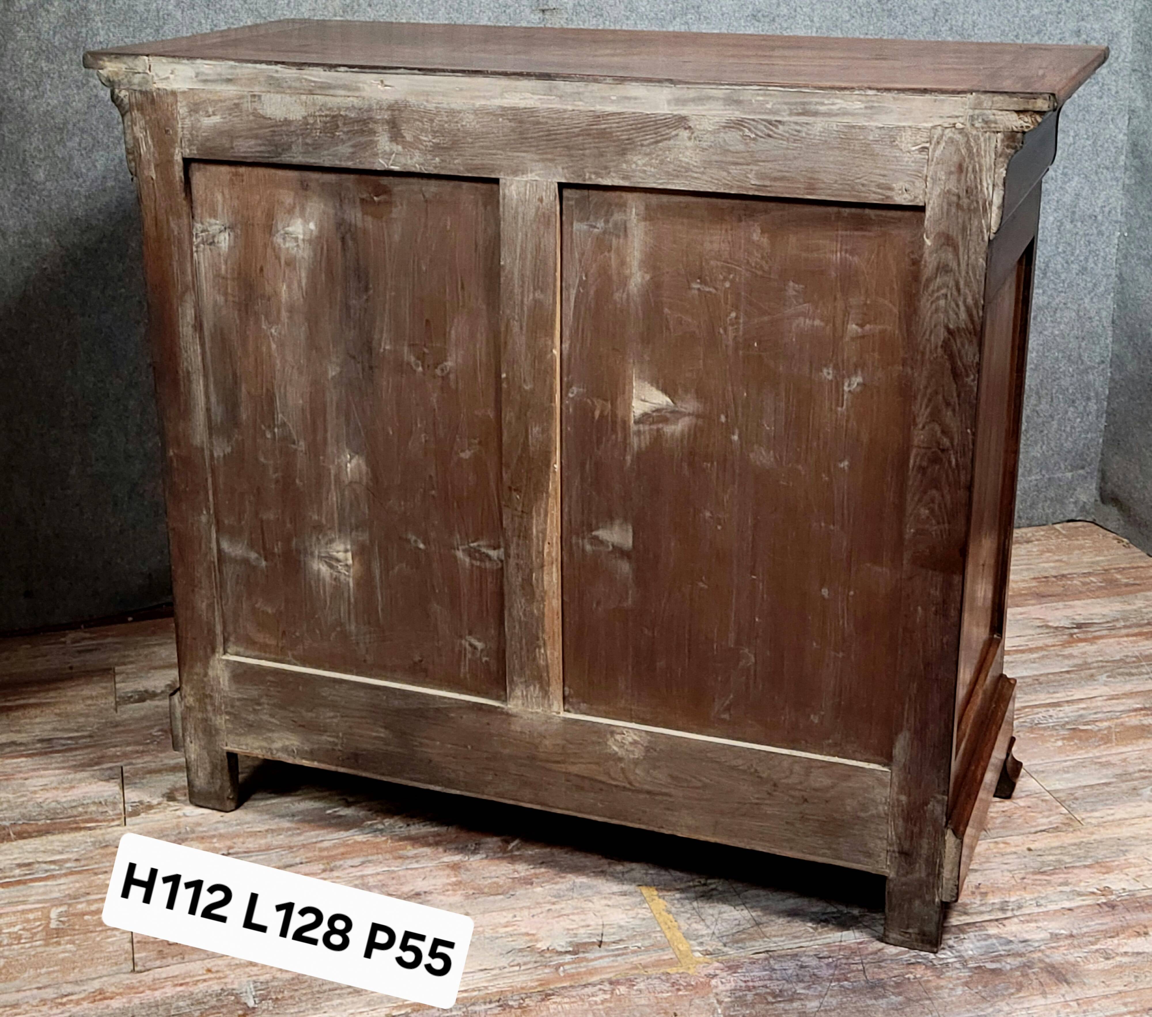 Buffet a doucine époque Louis Philippe en ronce de noyer