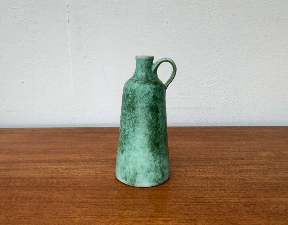 Minimalist ceramic vase carafe from the East German studio GDR by Kerstin and Ralf Unterstab for Kunsttöpferei Unterstab KTU, 1960s.