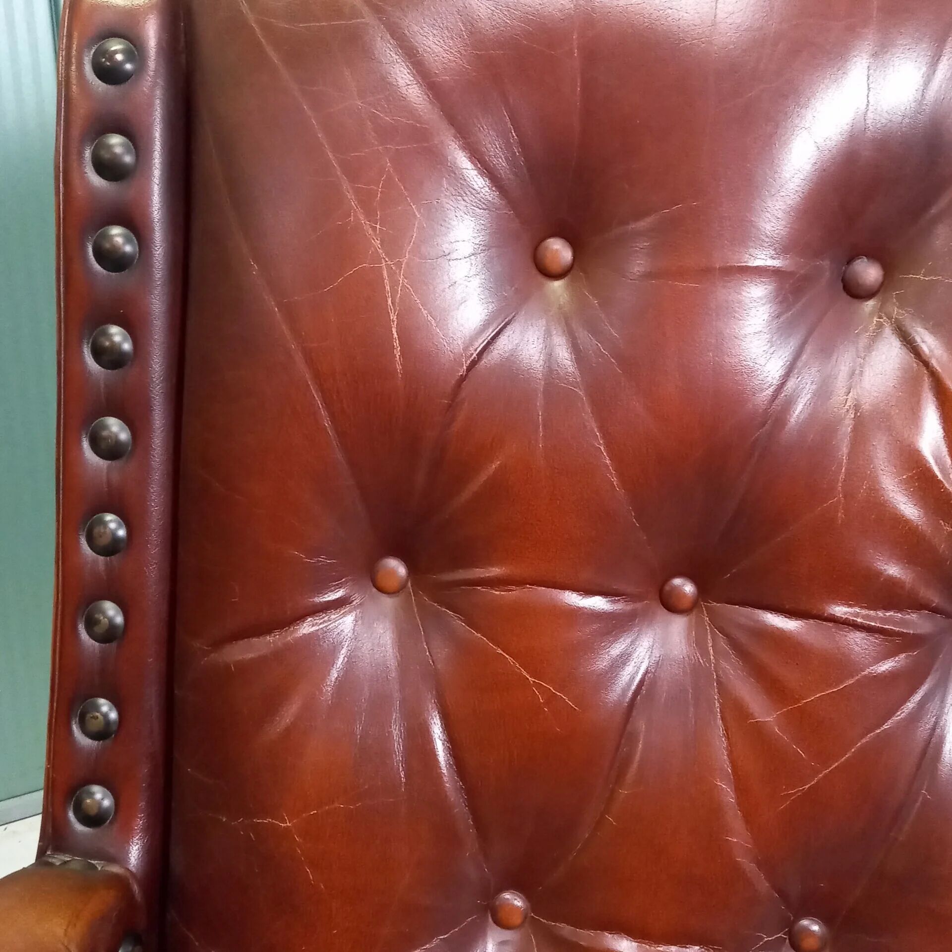 Particularly sturdy library armchair with studs - armchair