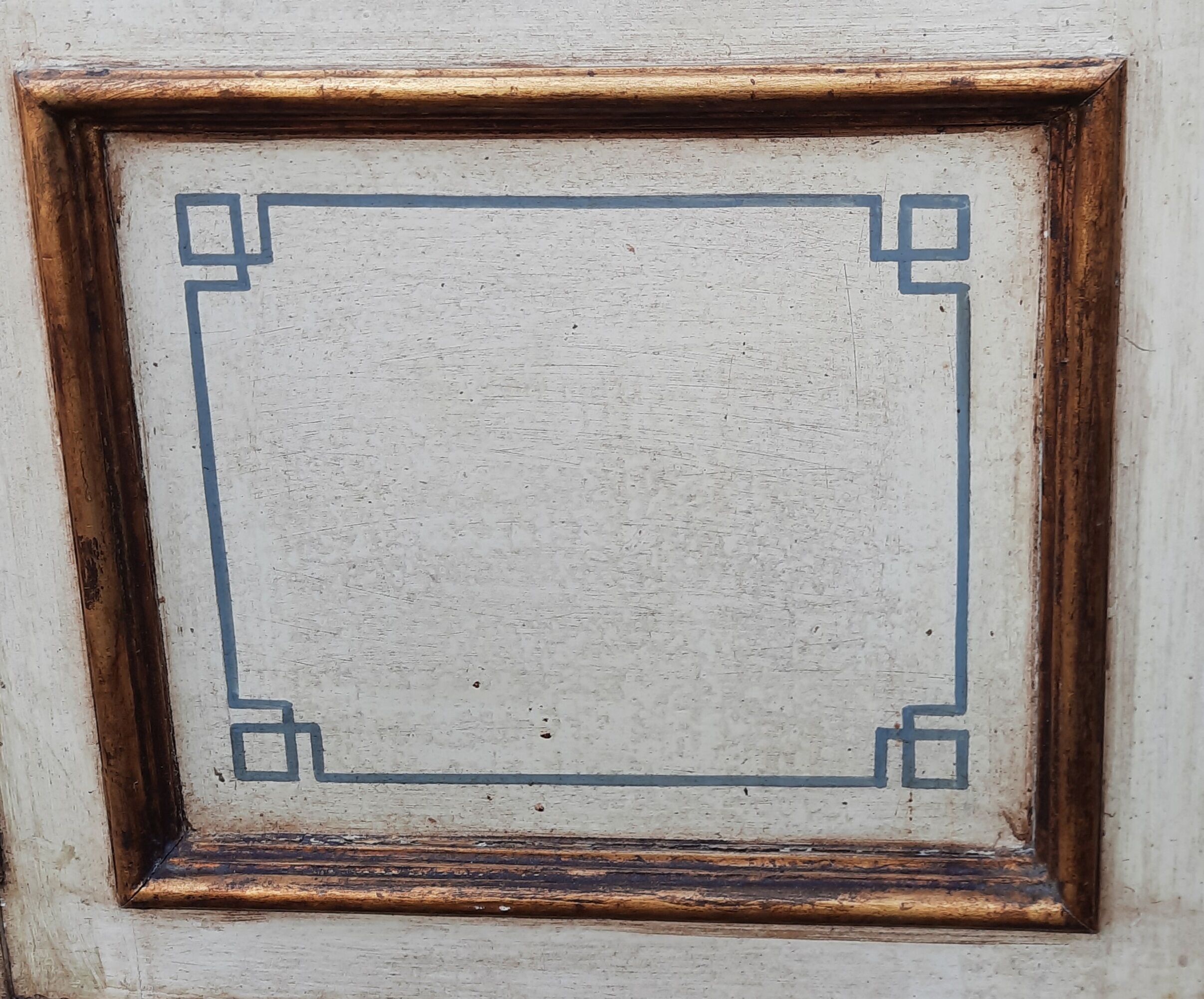 Armoire peinte à 2 portes