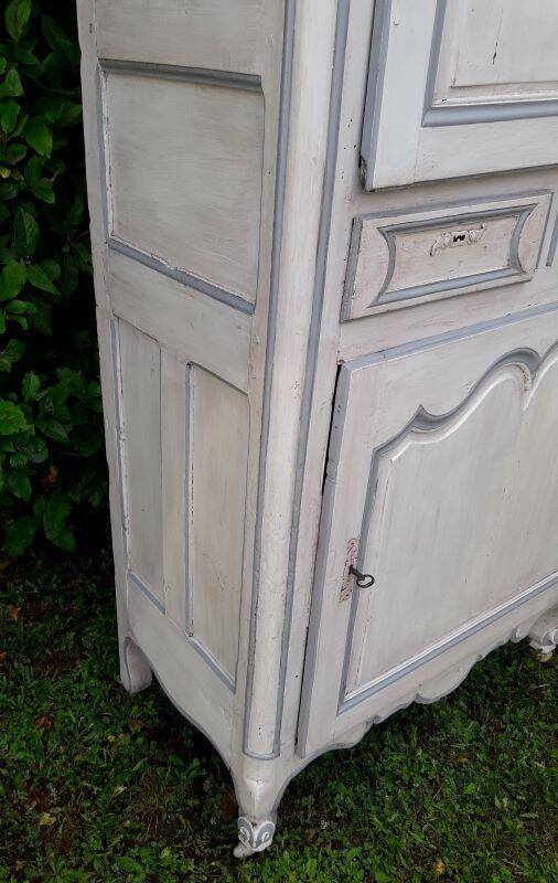 Bonnetière, standing man, Louis XV, 18th century walnut