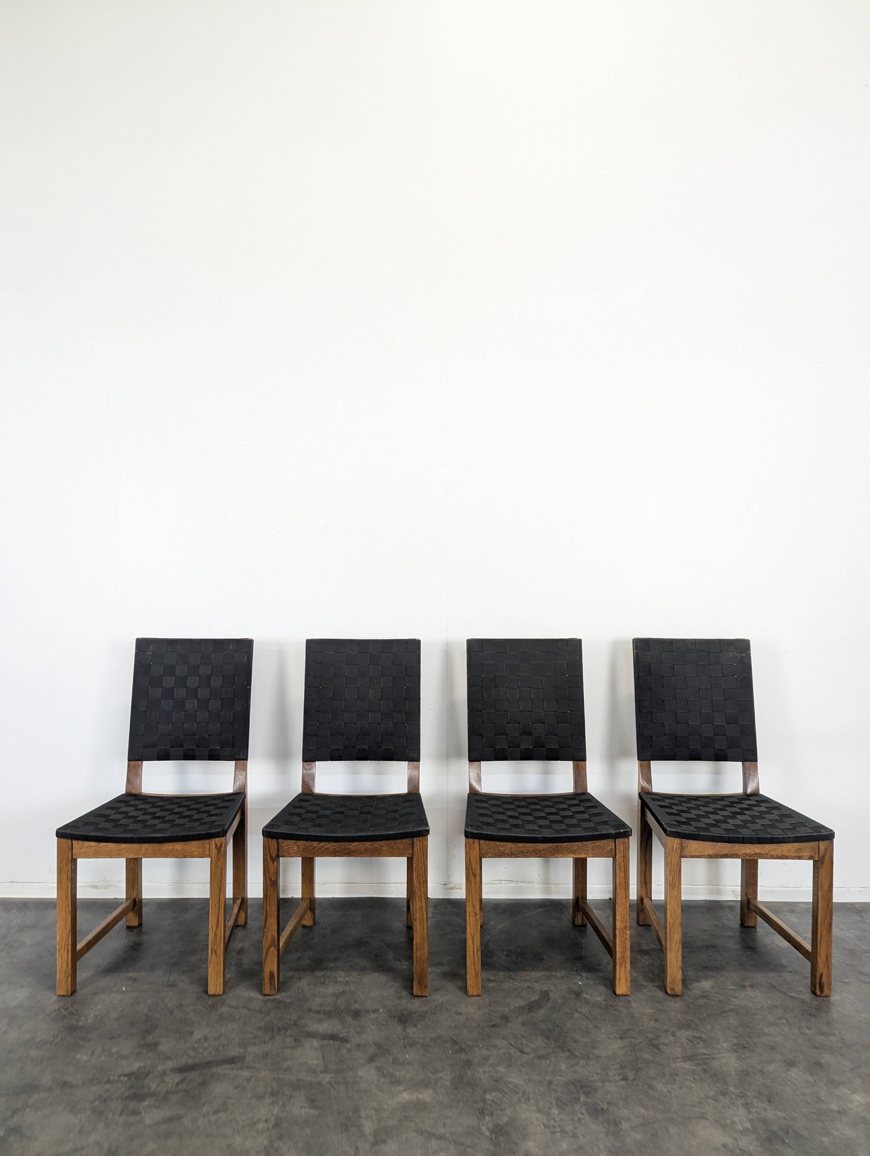 Set of 4 modern chairs