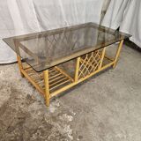 Table basse en rotin dessus verre fumé 1970