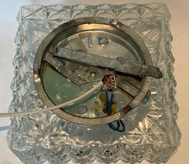 Square porthole ceiling light in chiseled glass from the 60s-70s