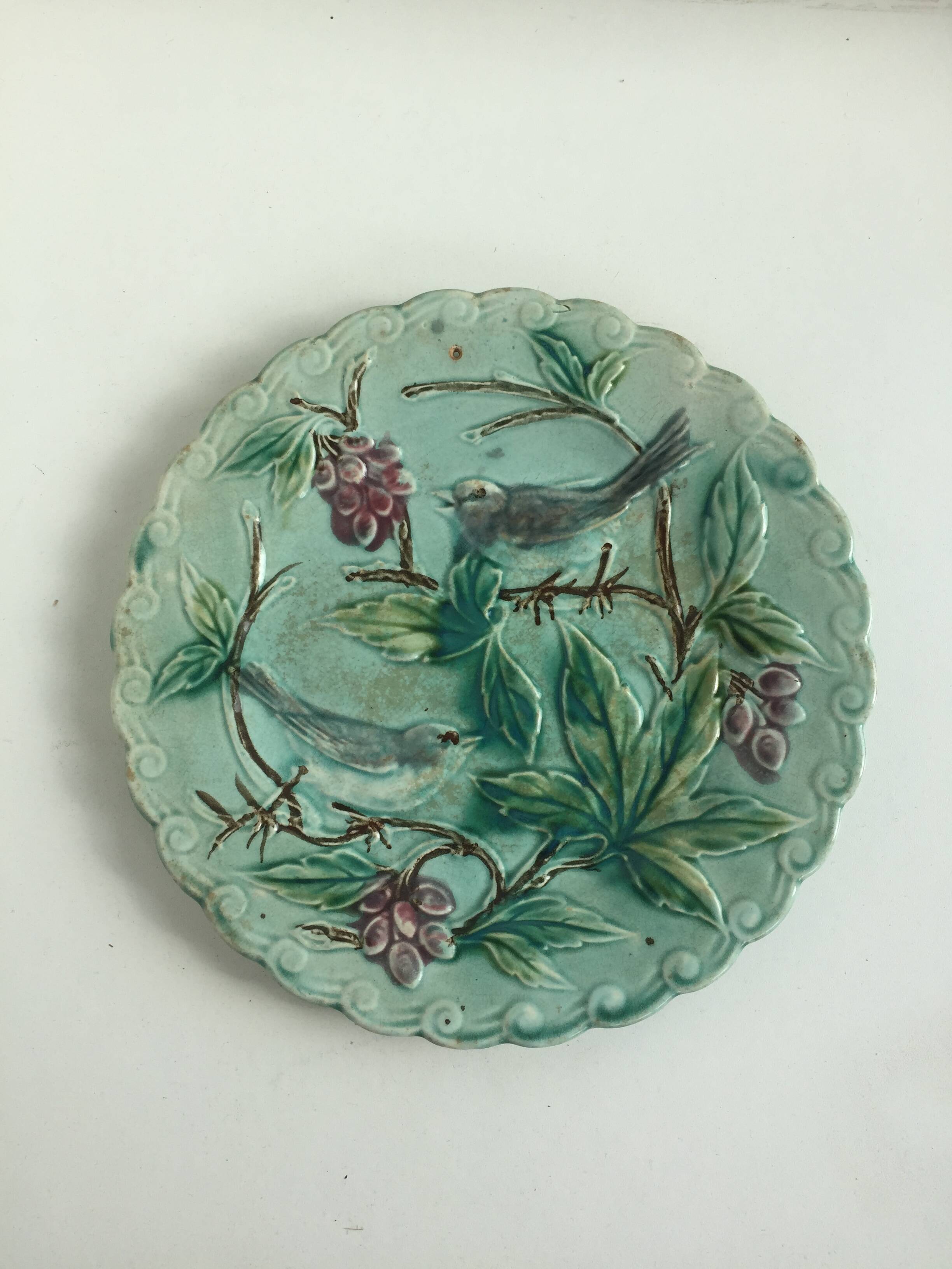 Slip plate decorated with birds