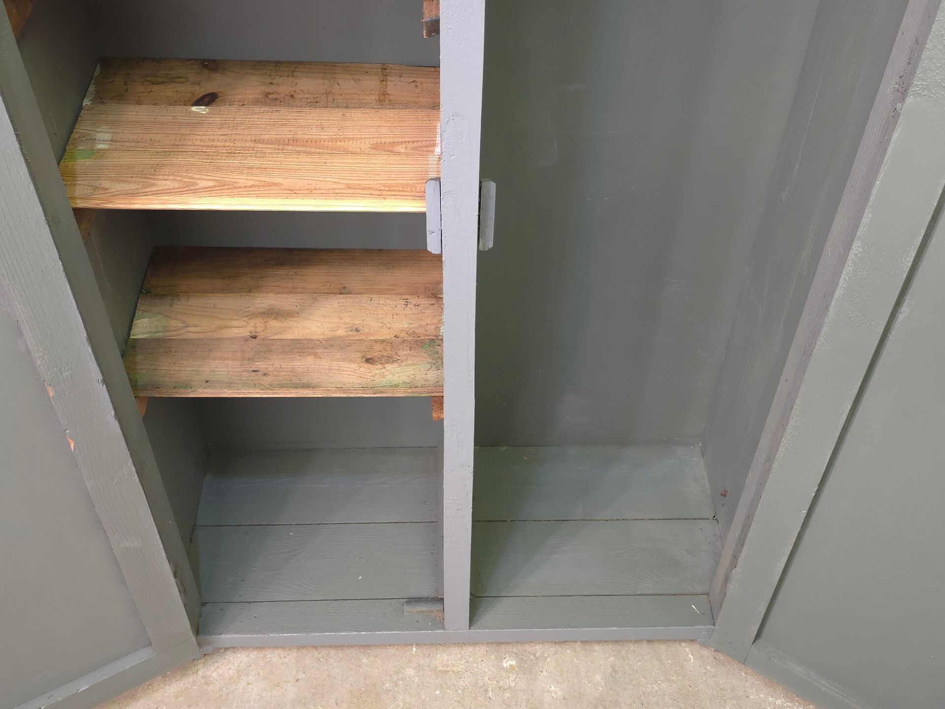 Curved wardrobe workshop locker made of wood repainted in grey.