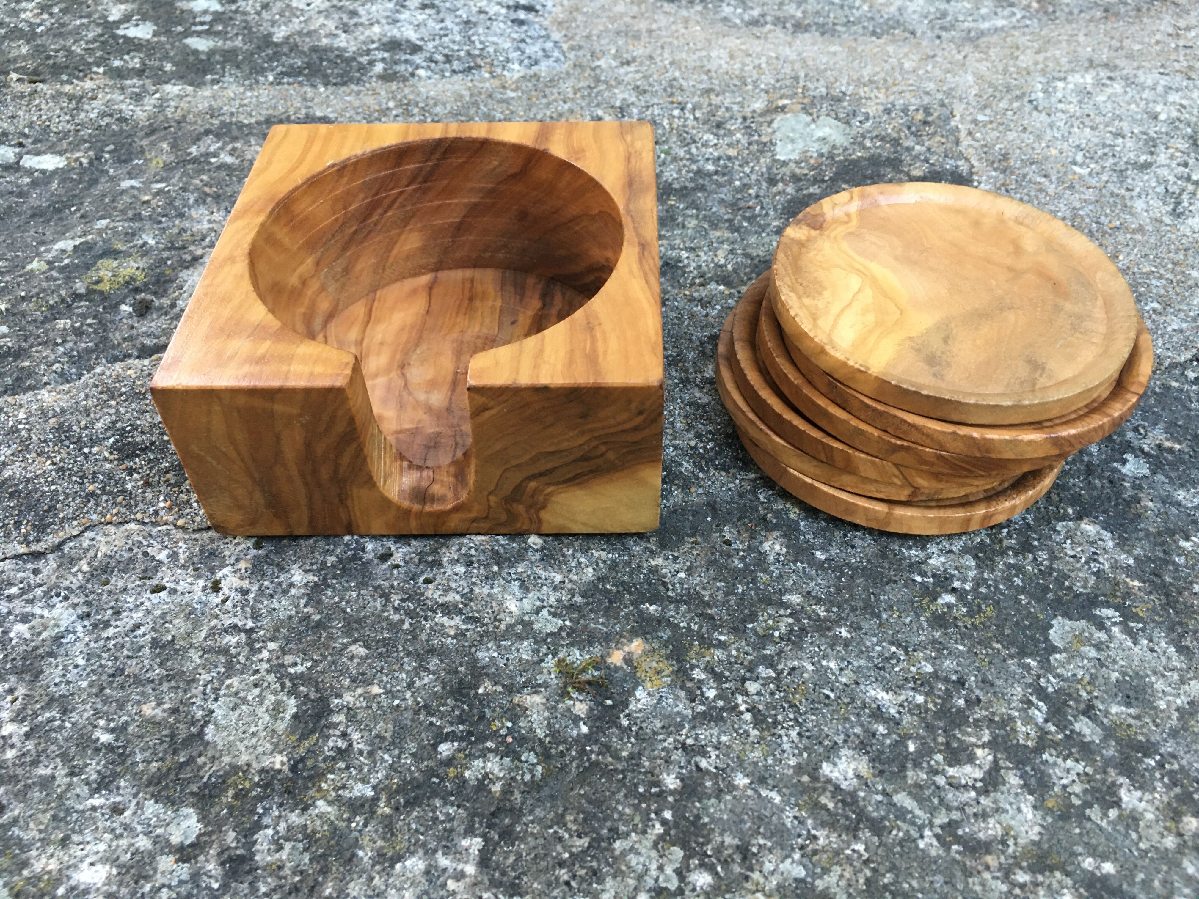 Set of 6 olive wood coasters