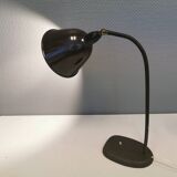 Lampe de table en bakélite et fonte, années 1950