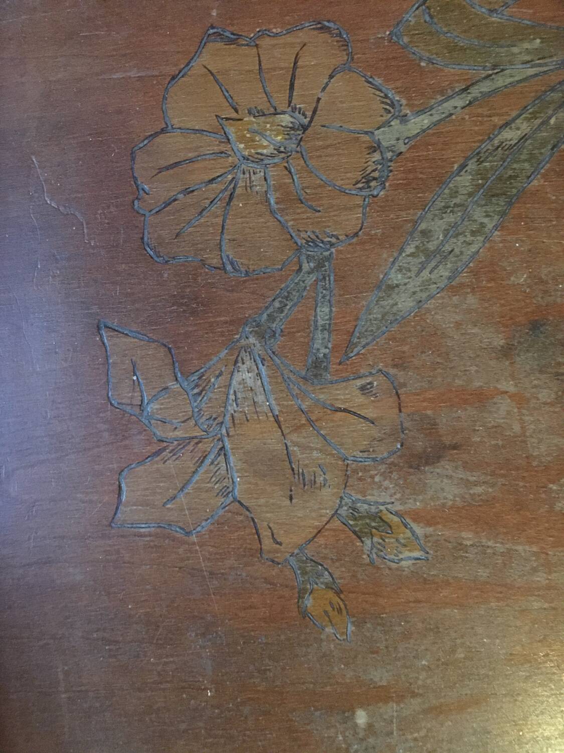 Plateau en bois sculpté