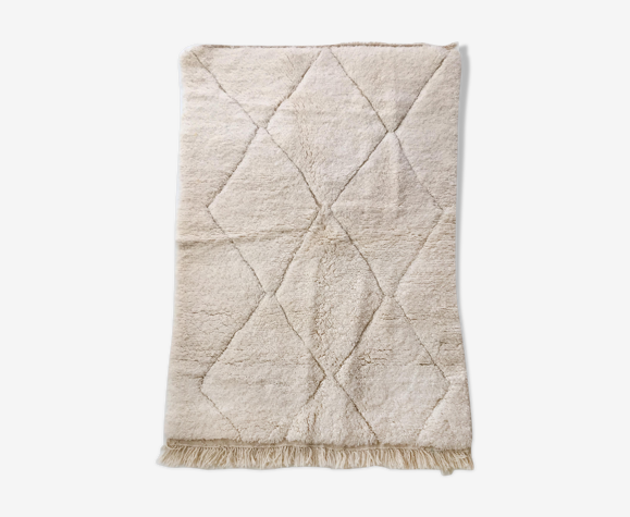 Tapis berbère marocain Beni Ouarain écru uni à losanges gravés 159x107cm