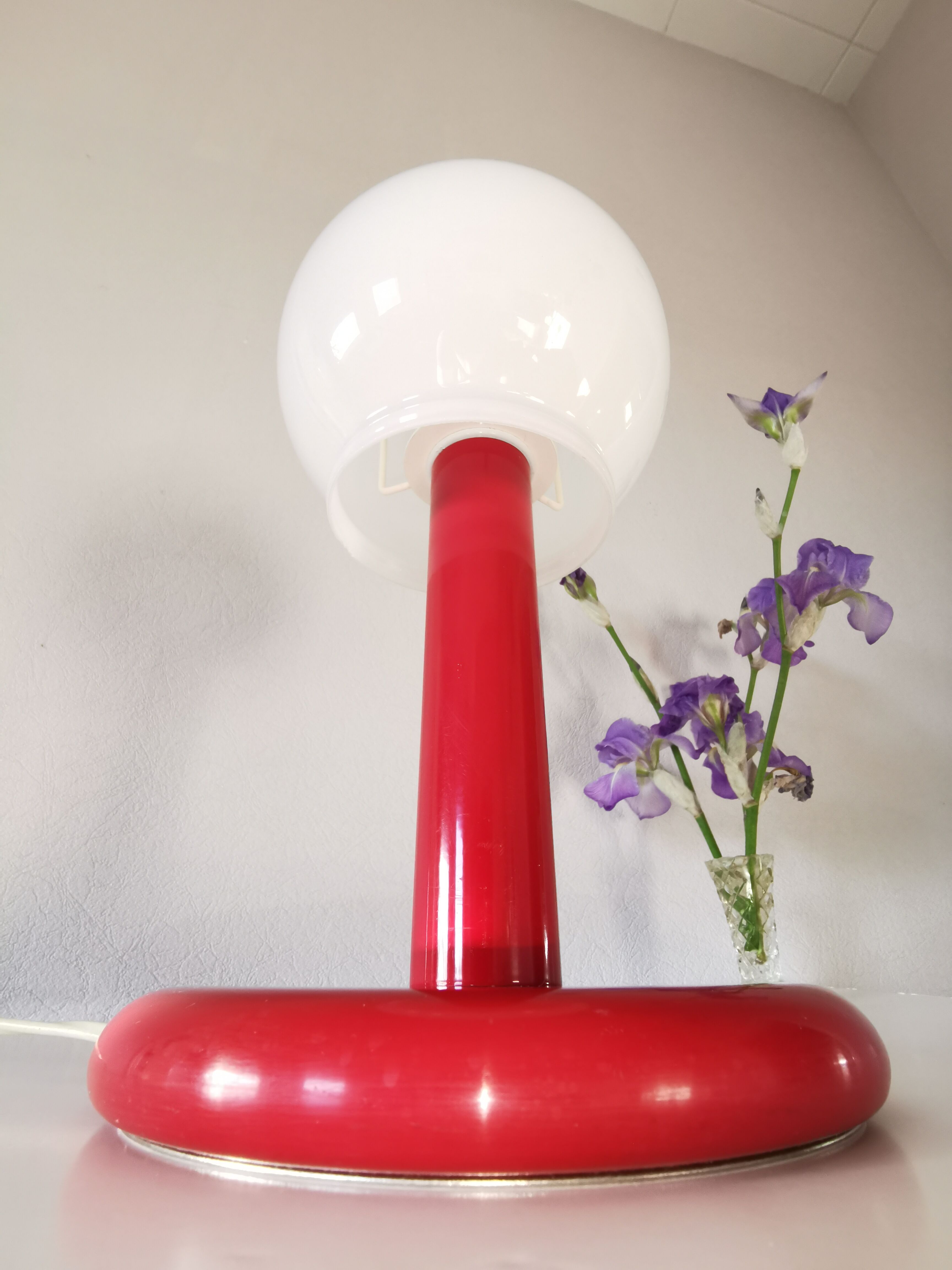 Mushroom lamp in lacquered steel and opaline, bubble gum, space age, 1970