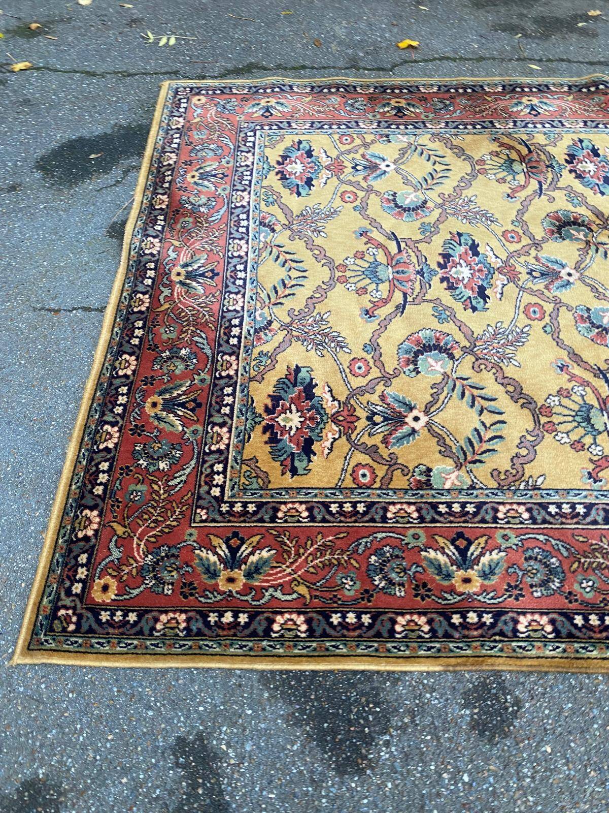 Persian rug in burgundy yellow wool, 200x300cm