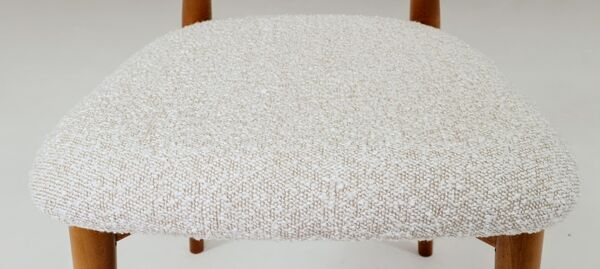 Ensemble de 6 chaises de salle à manger, bois de hêtre clair, tissu bouclè blanc, style moderne