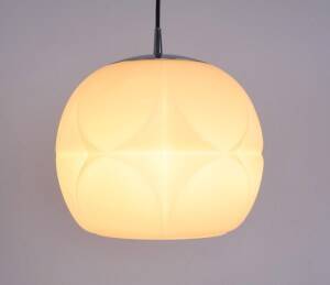 Suspension en verre opalin Peil & Putzler